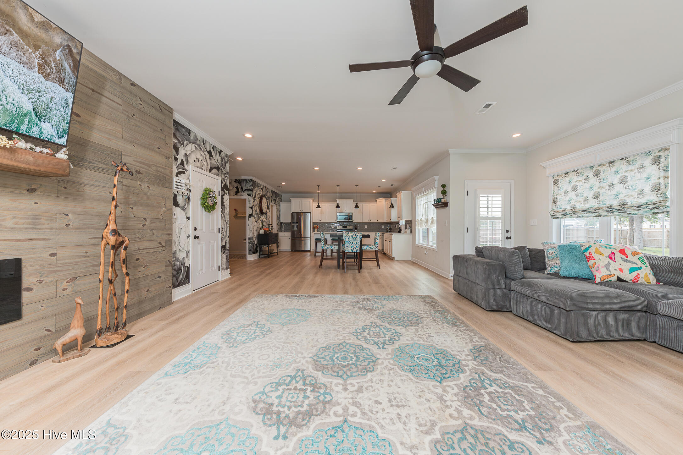 100531810 | Photo 15