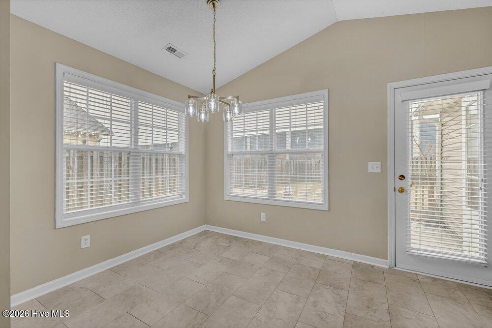 100560042 | Photo 12