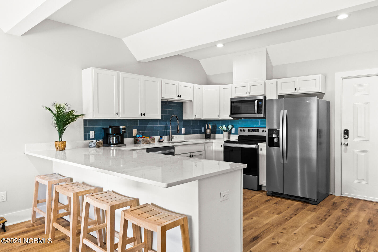 100565543 | Photo 21