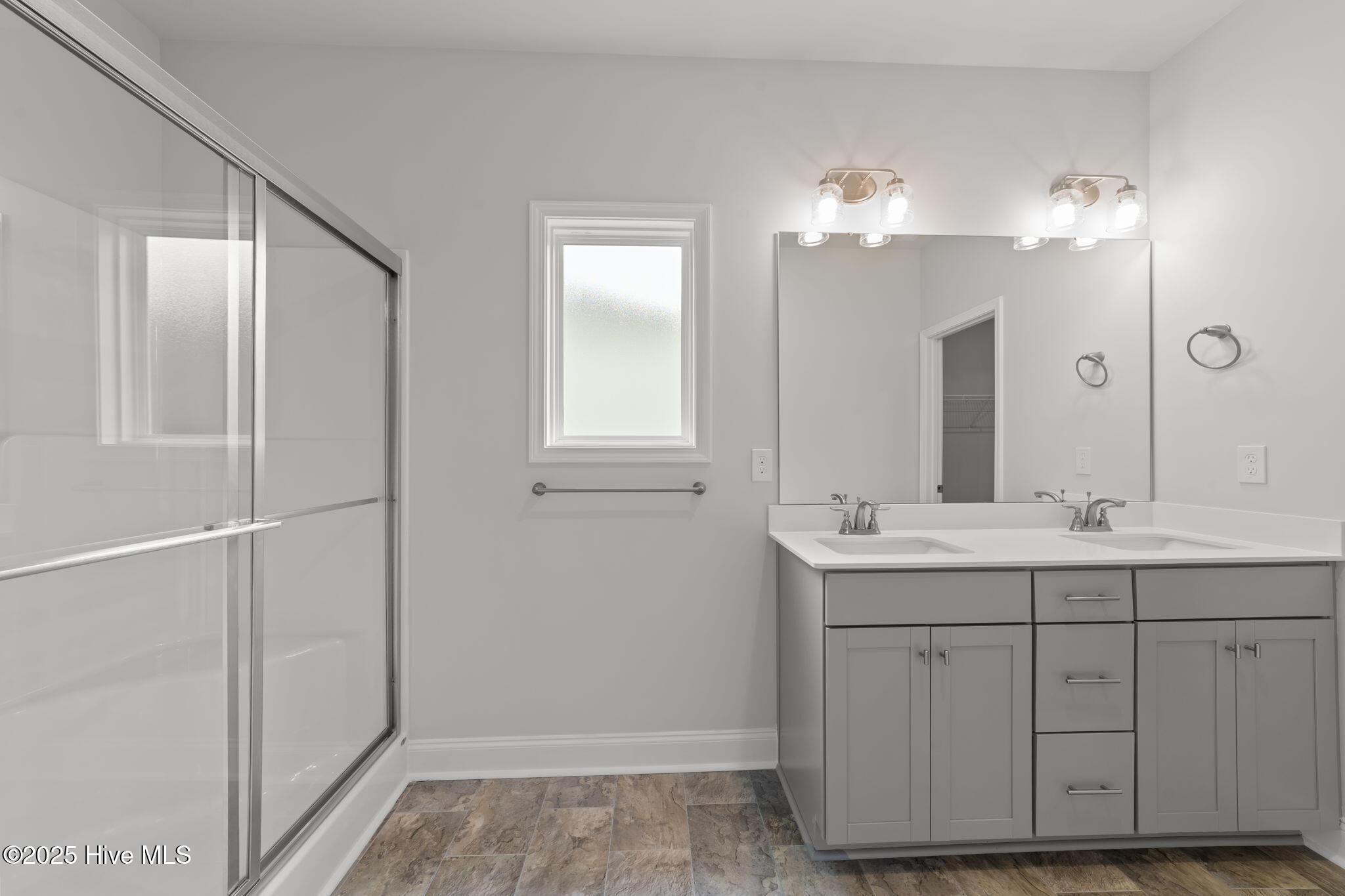 100485134 | Photo 12