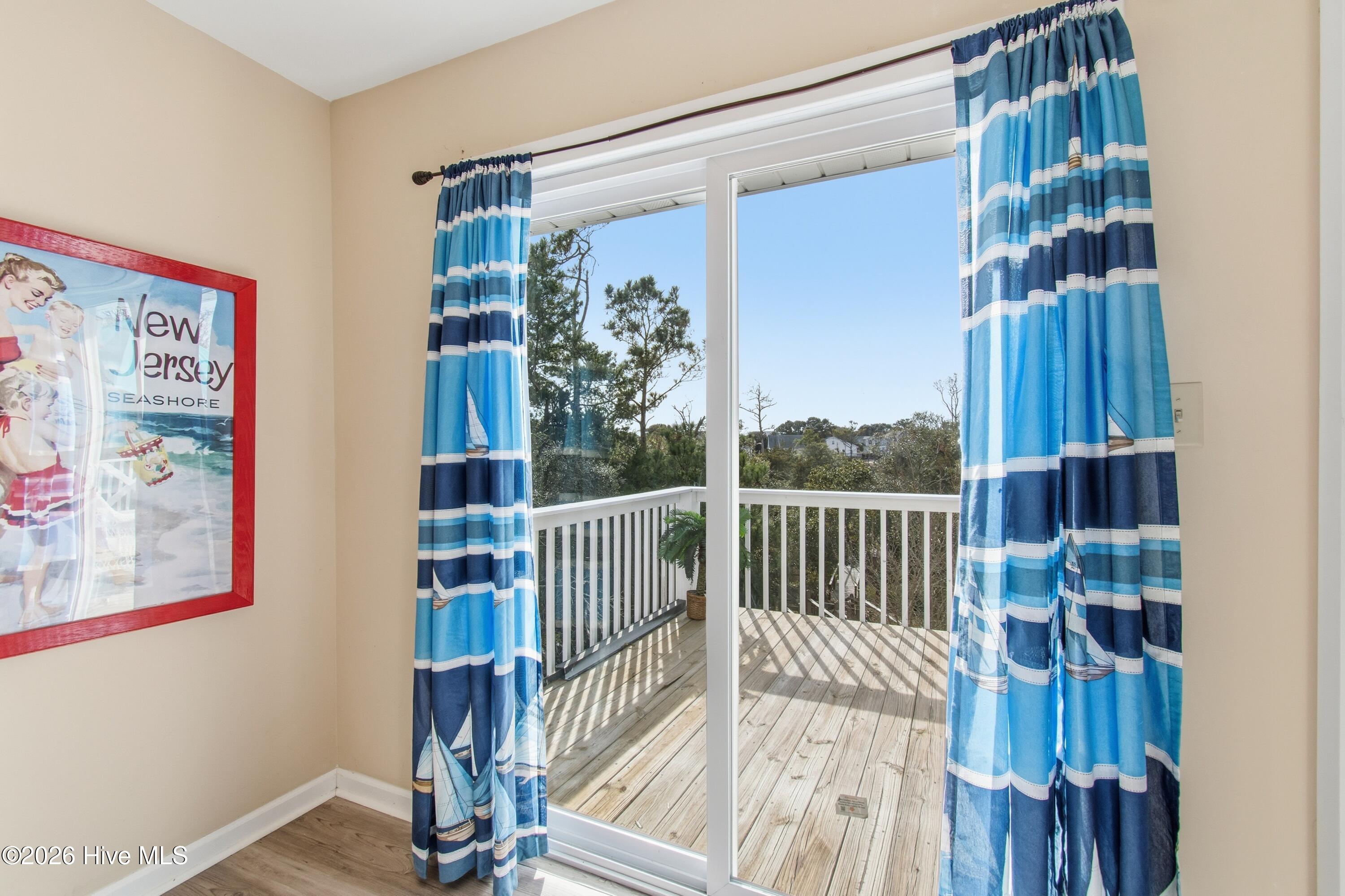 100549205 | Photo 27