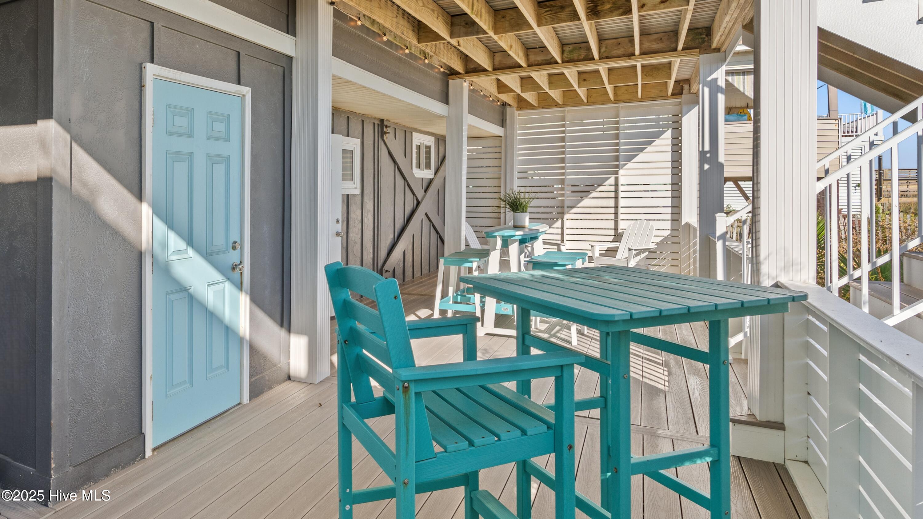 100540283 | Photo 24