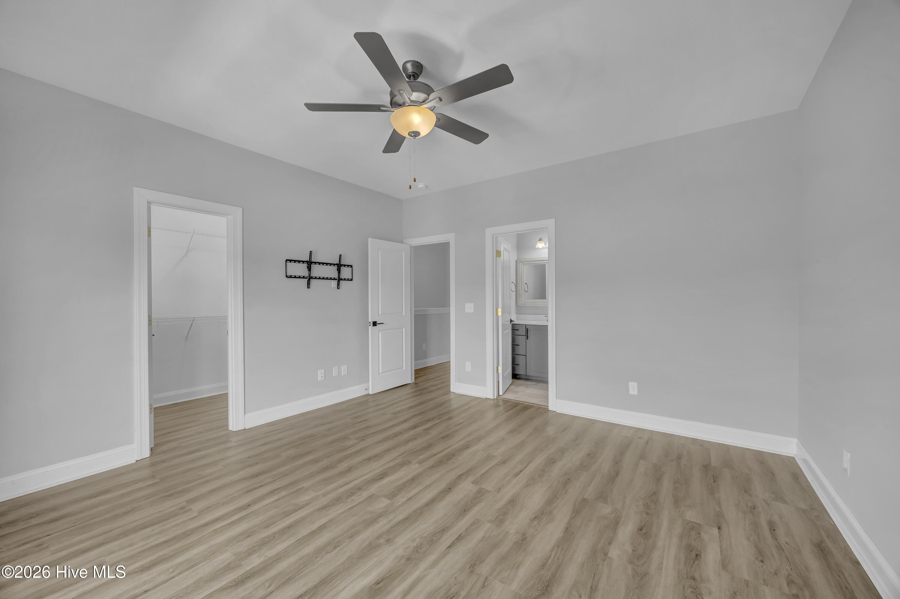 100565697 | Photo 22