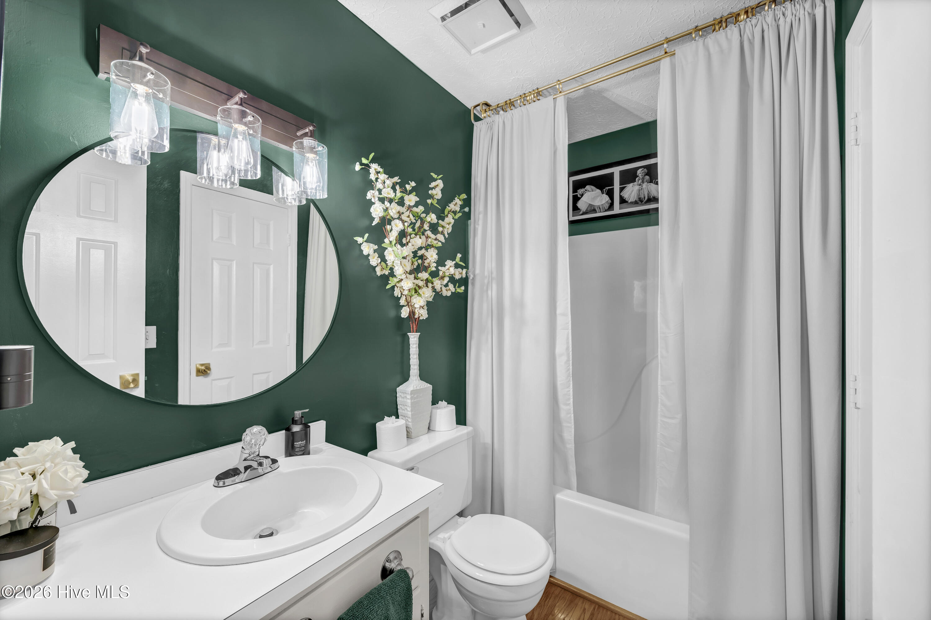 100550839 | Photo 42