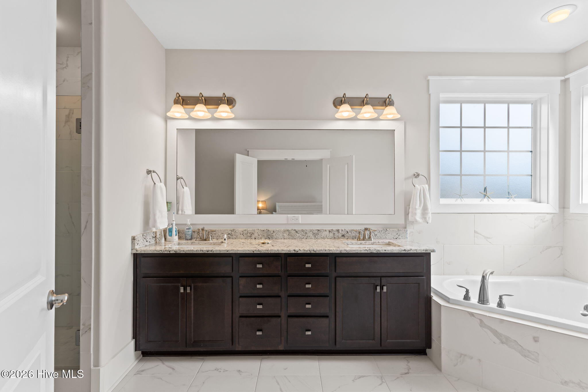 100555251 | Photo 25