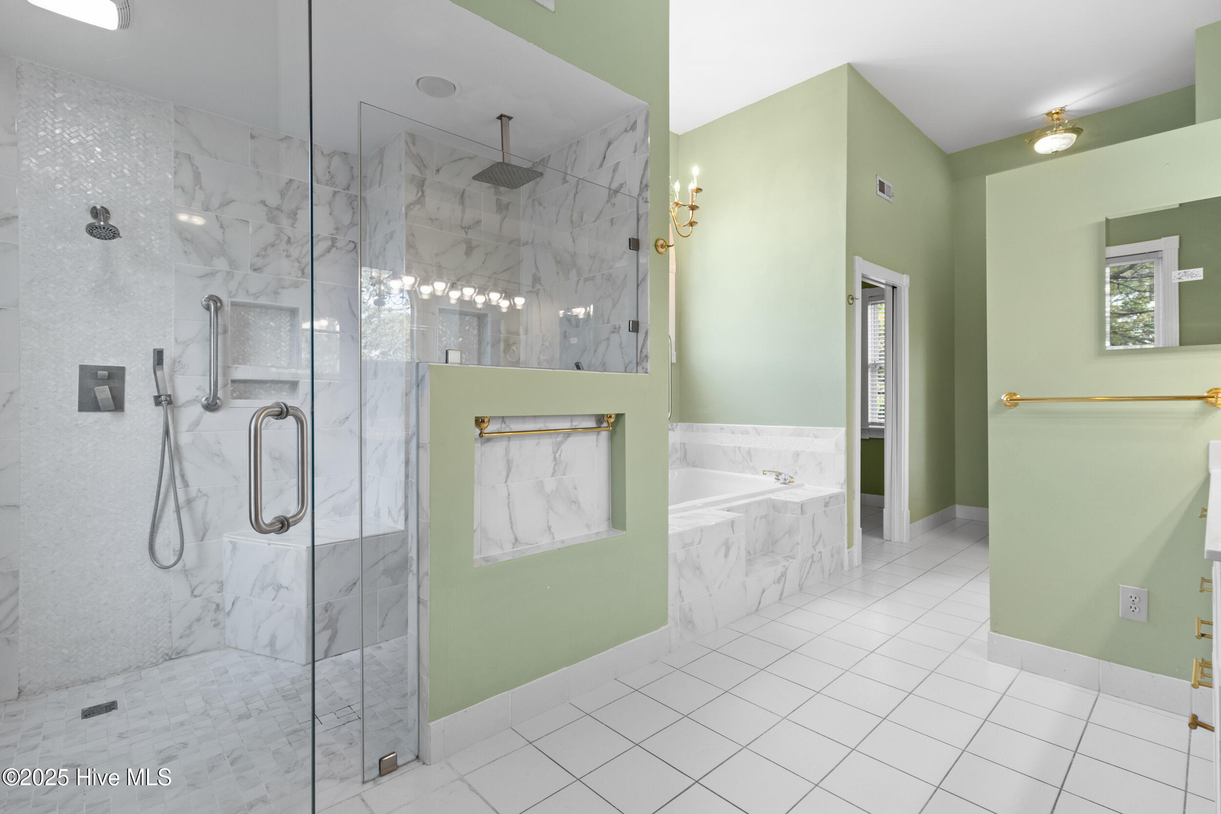 100531940 | Photo 20