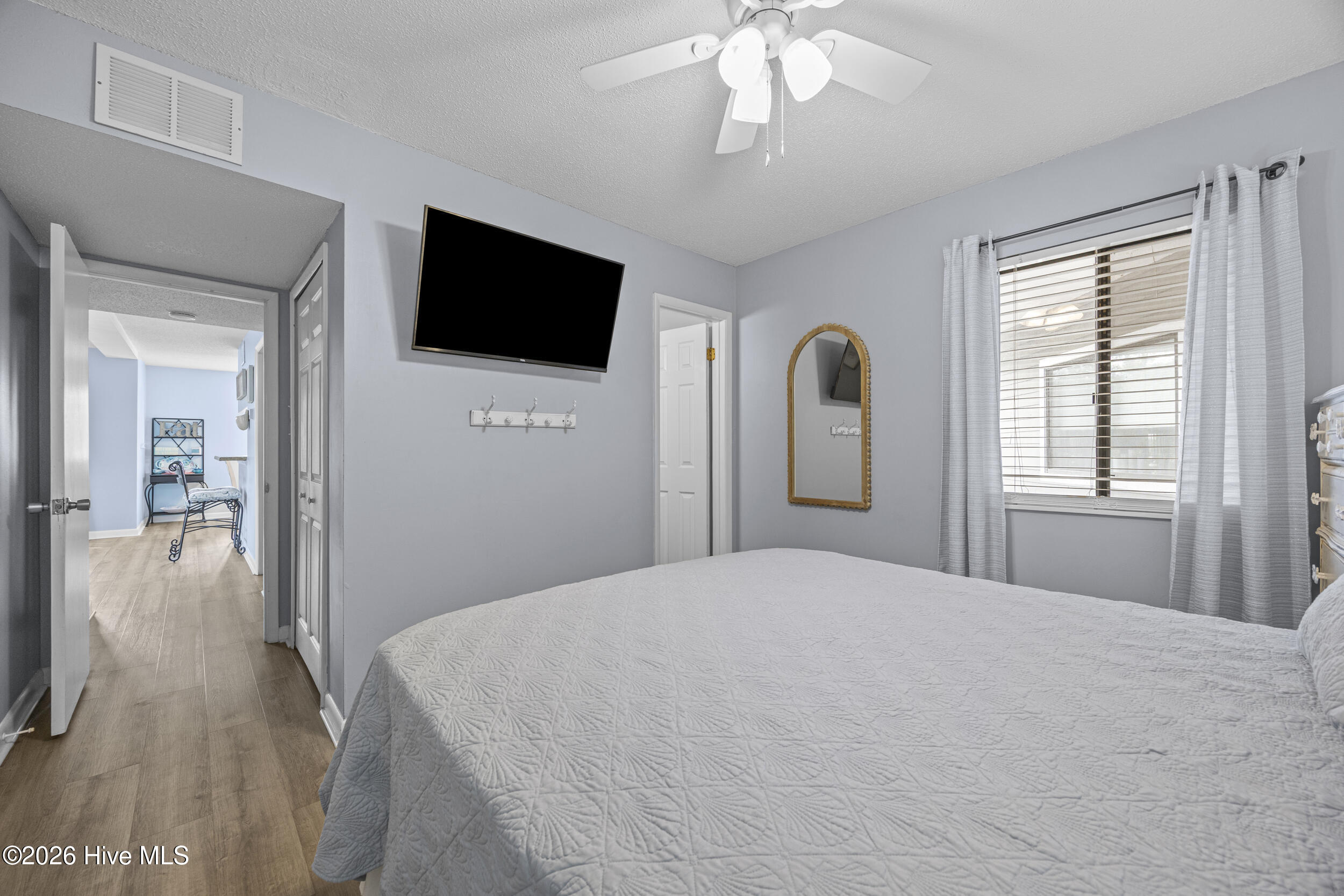 100562612 | Photo 23