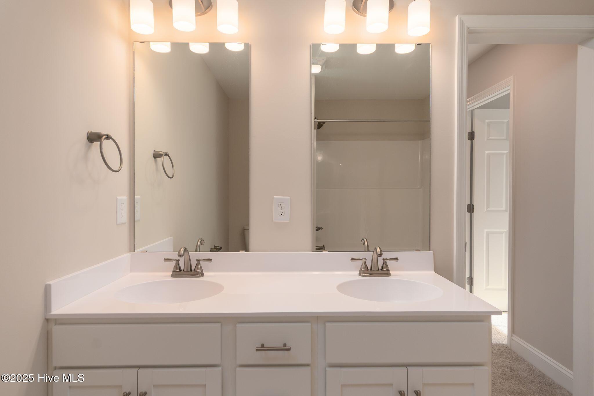 100531005 | Photo 34