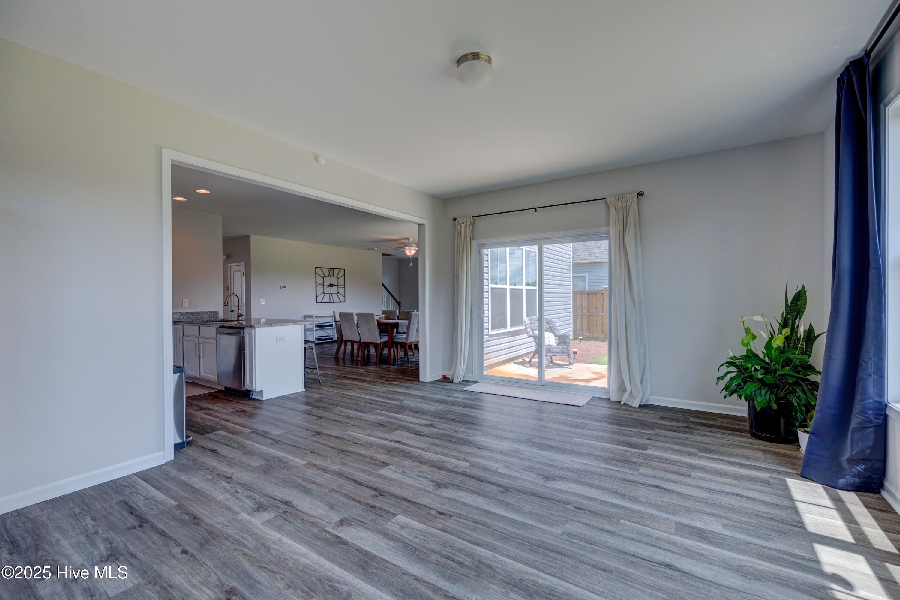 100535248 | Photo 19