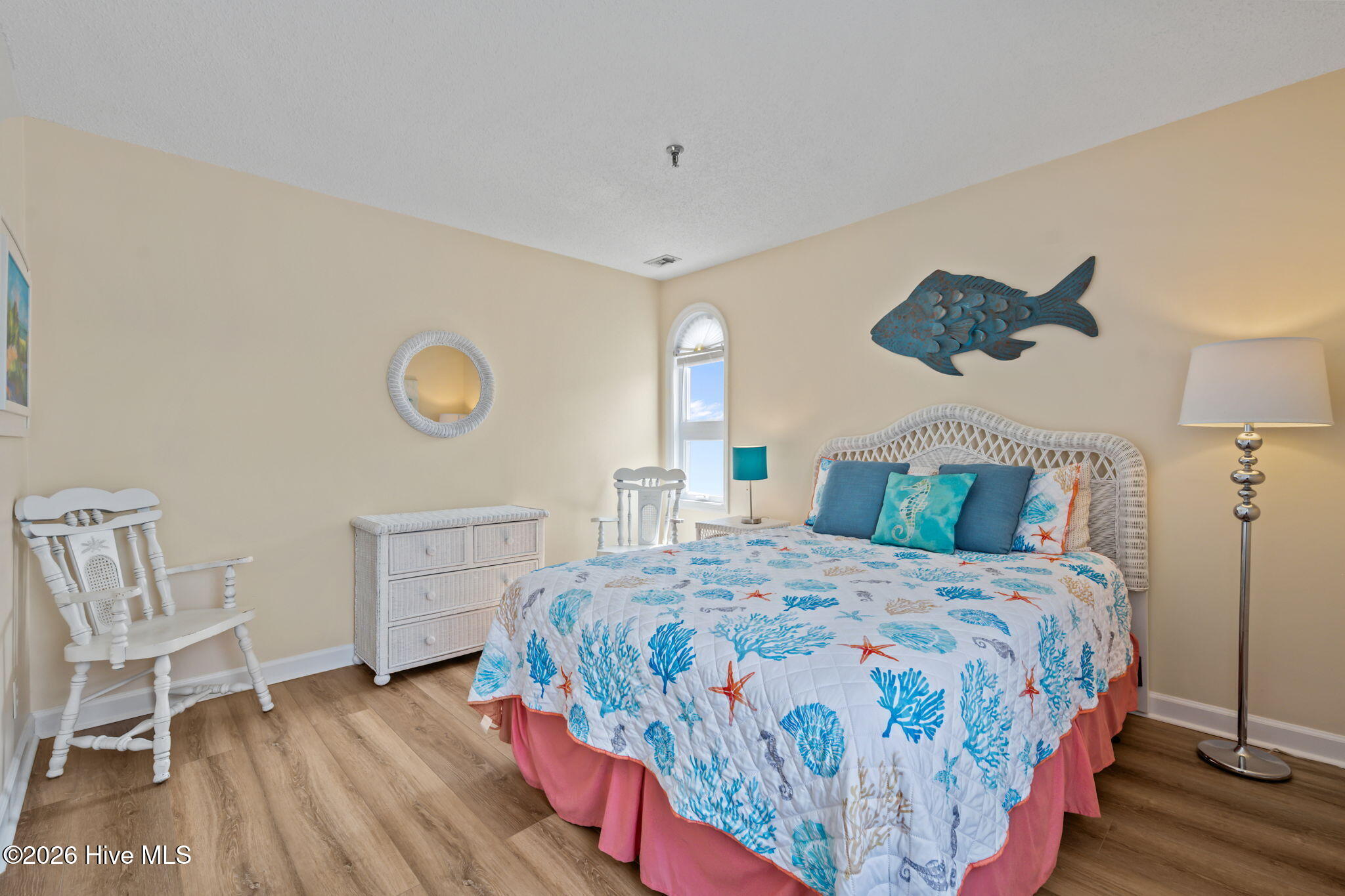 100562766 | Photo 22