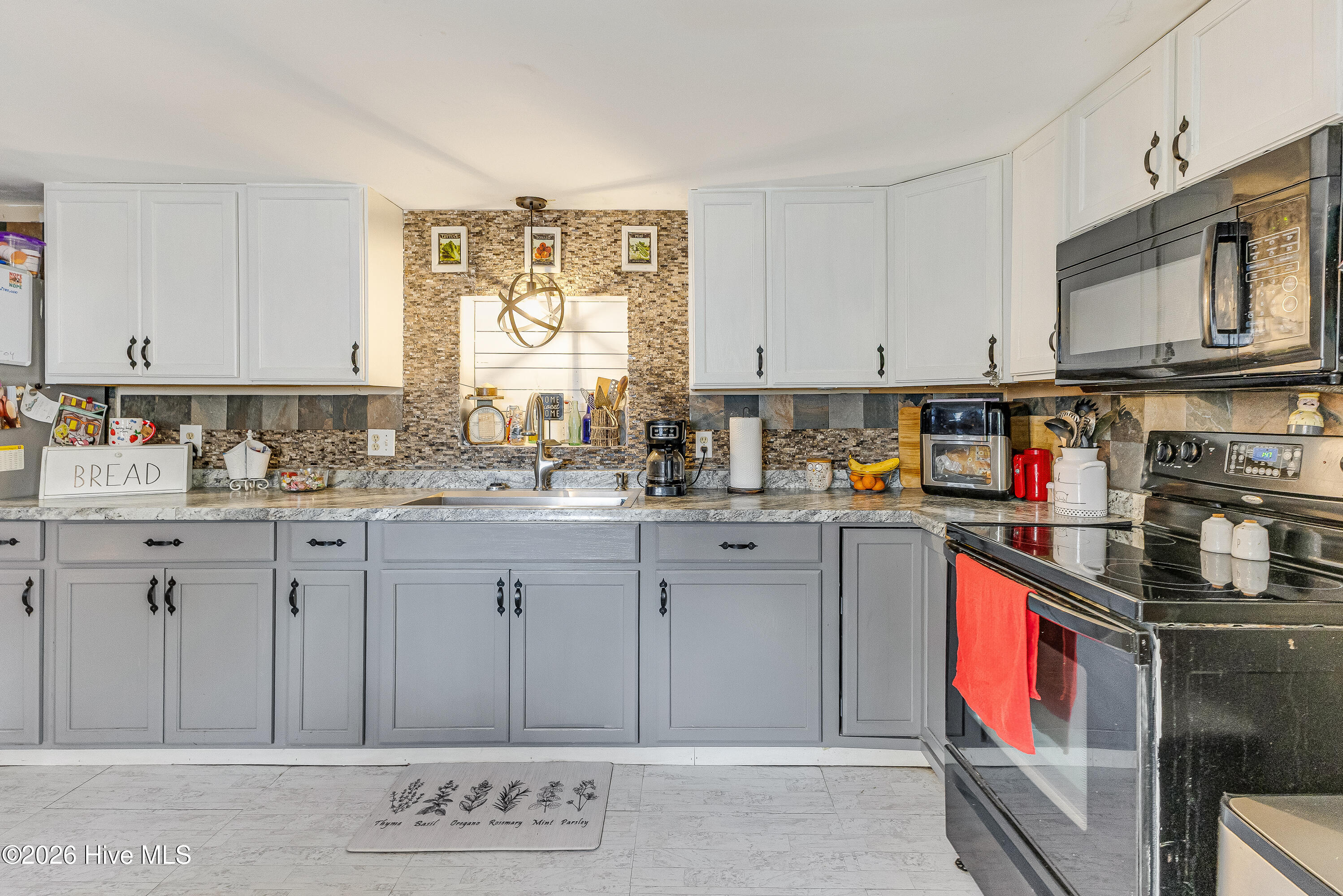 100557479 | Photo 16