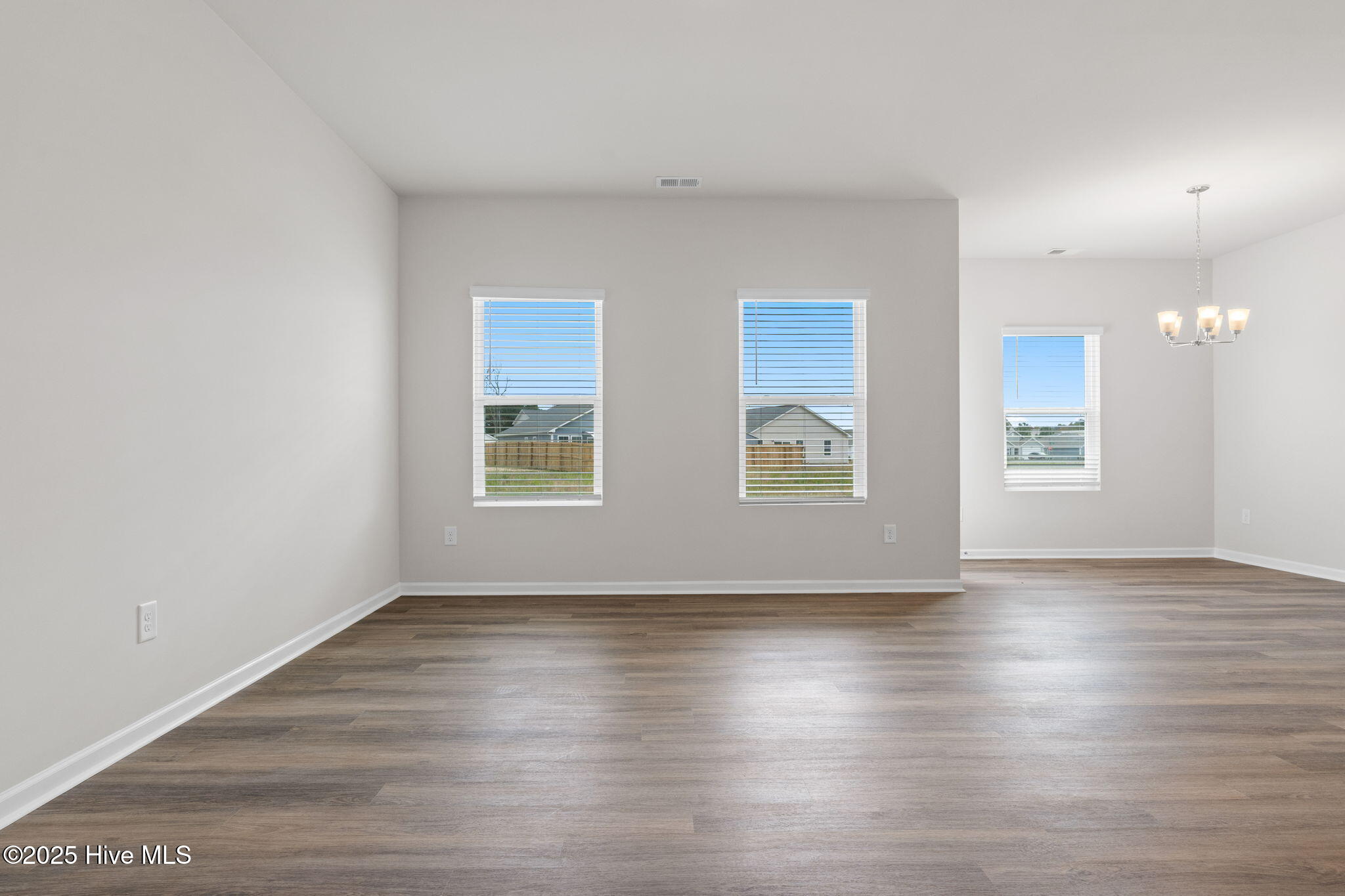 100521922 | Photo 10