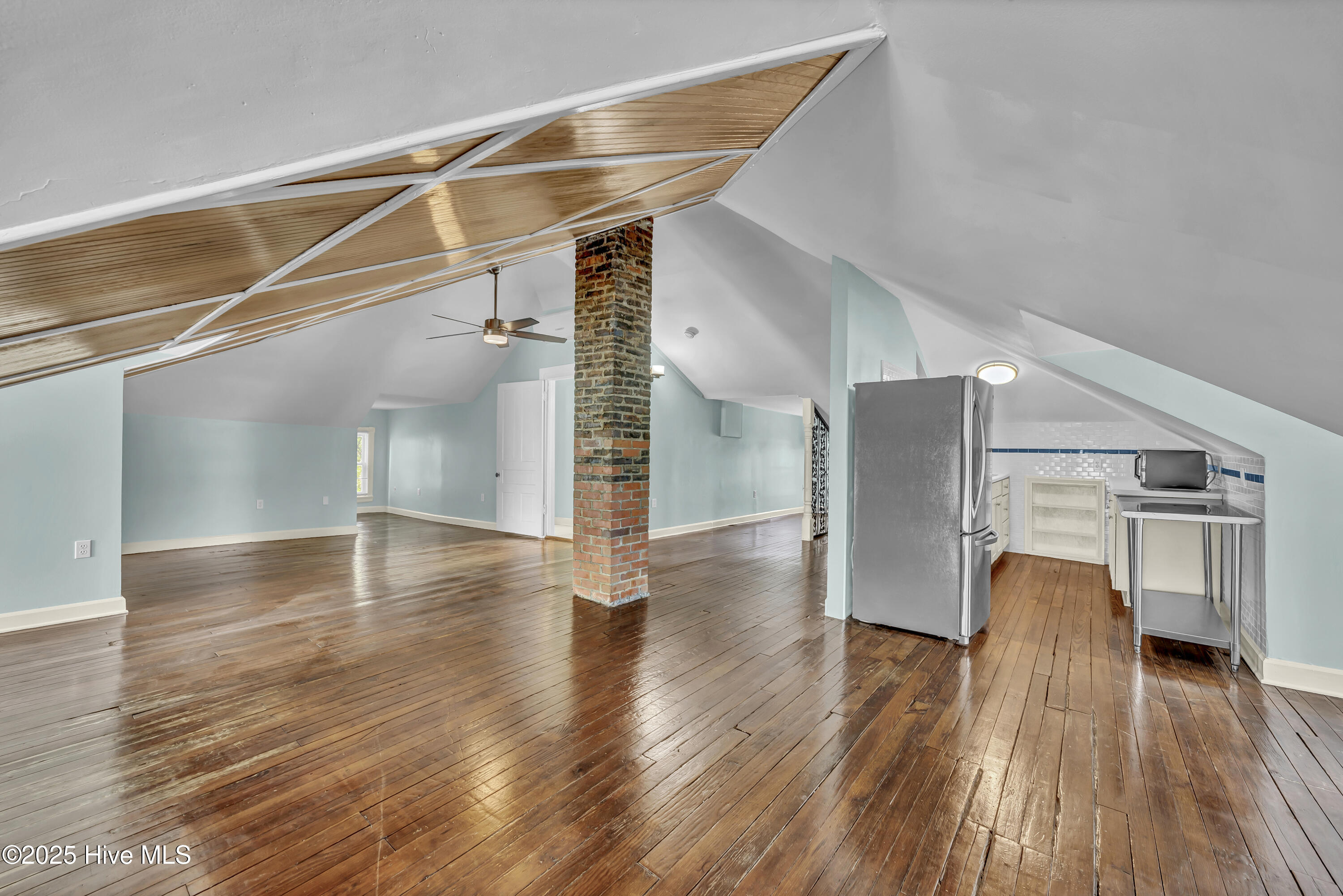 100531639 | Photo 14