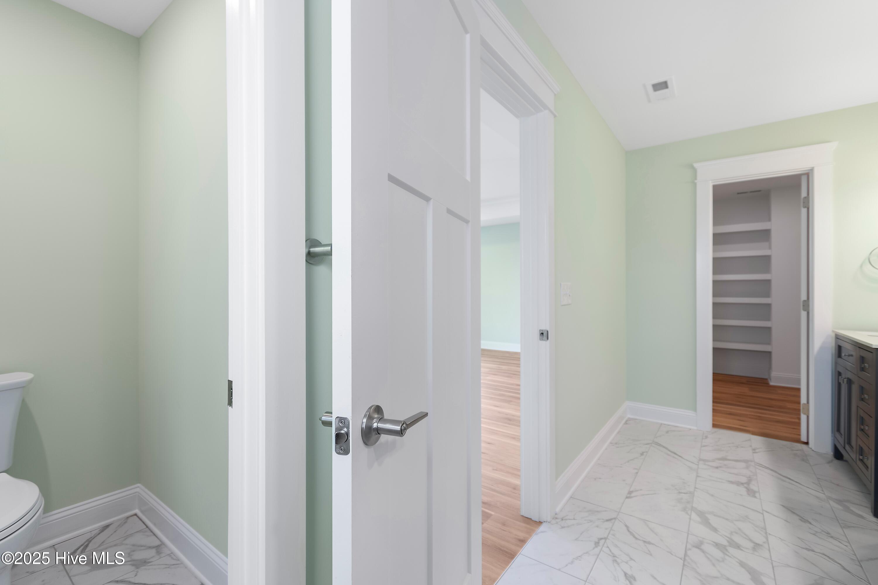 100549252 | Photo 43