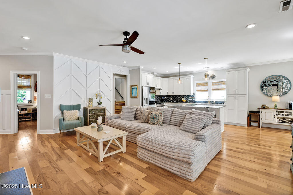 100518744 | Photo 21