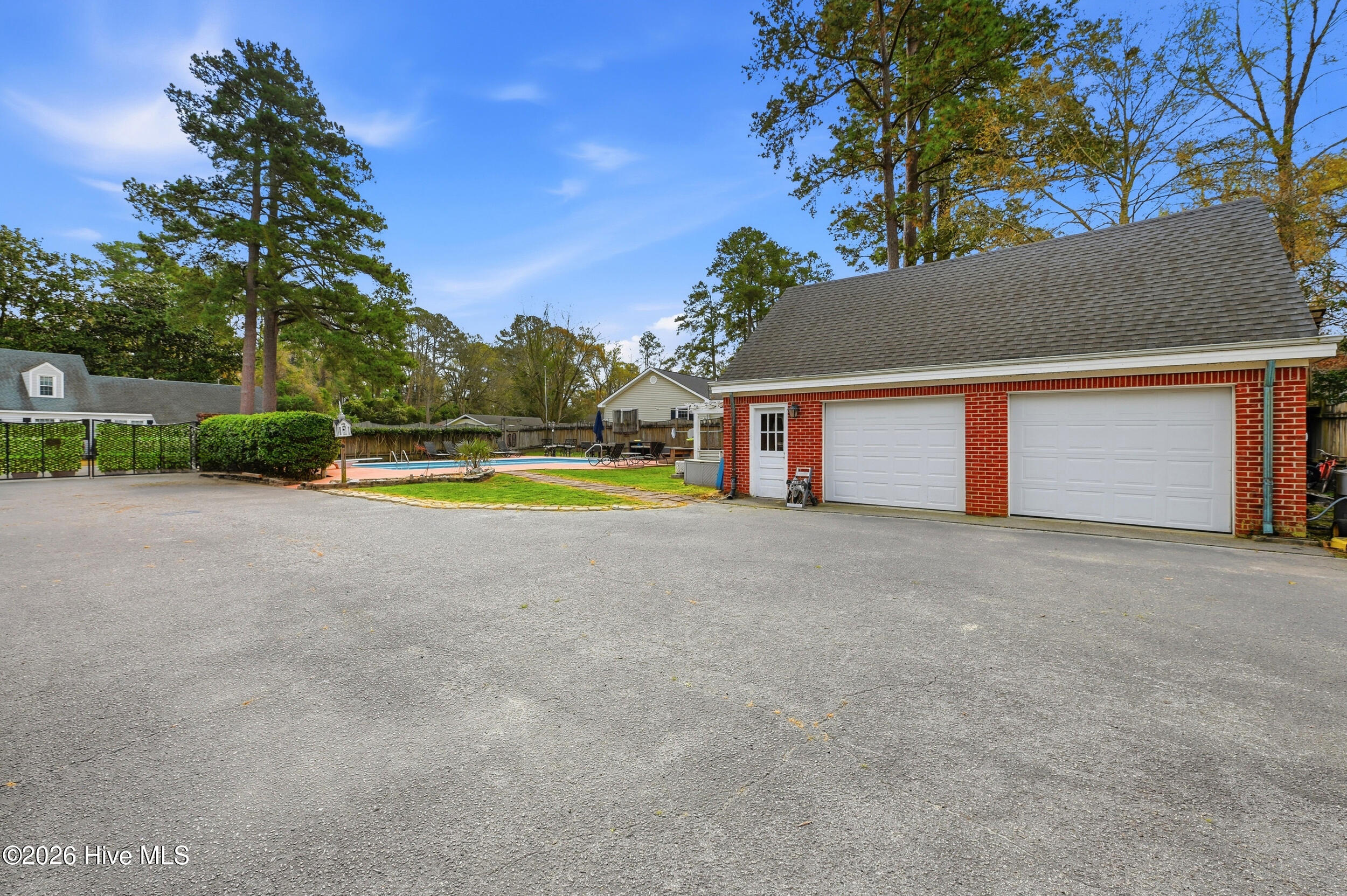 100560095 | Photo 38