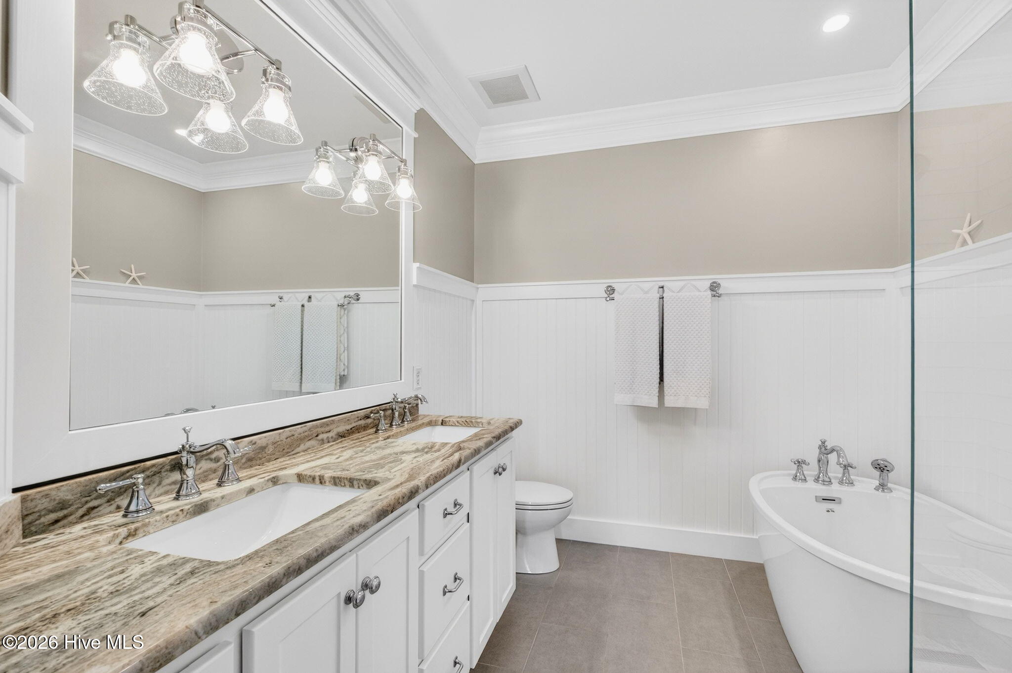 100561397 | Photo 61