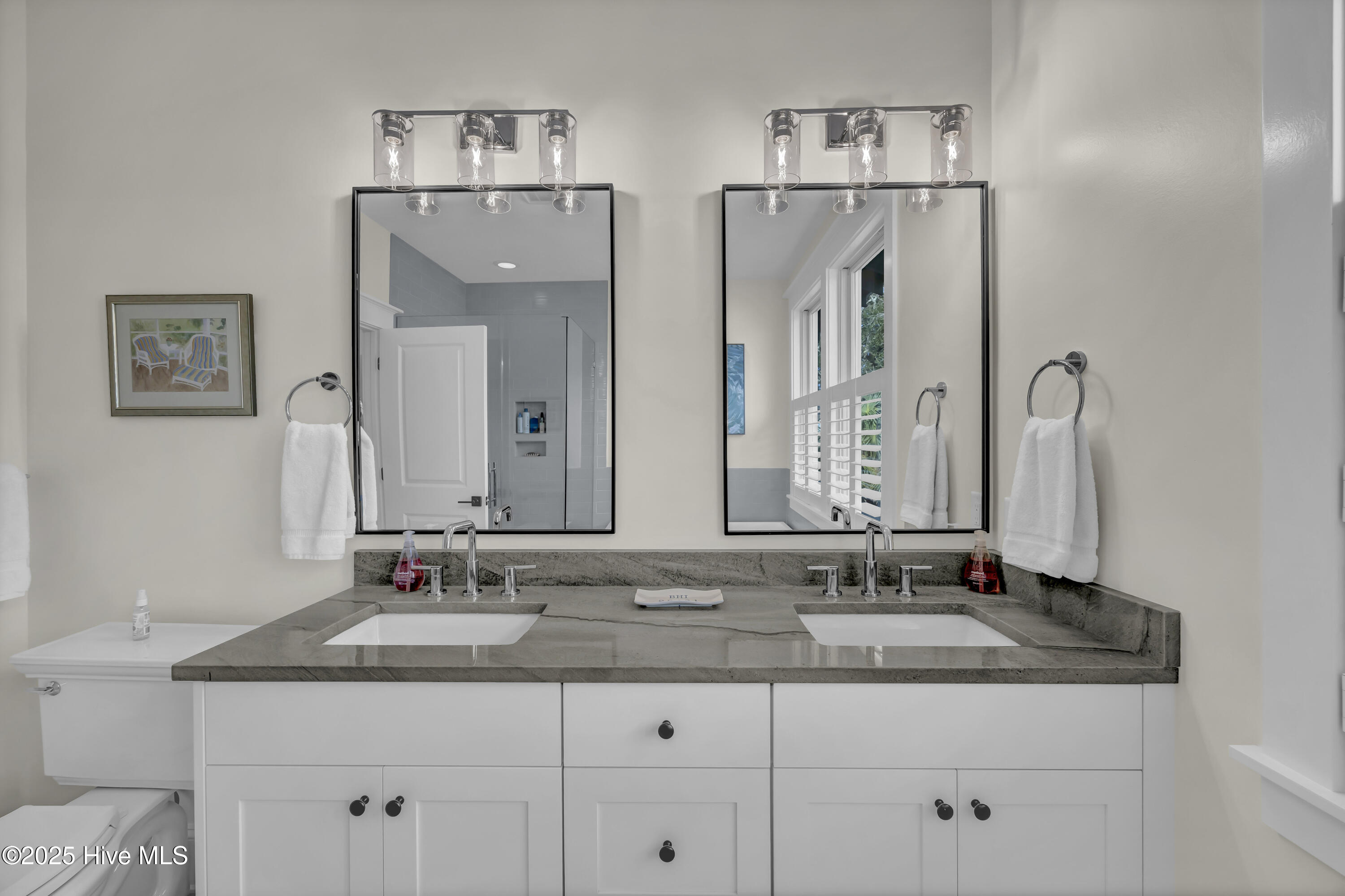 100534977 | Photo 32