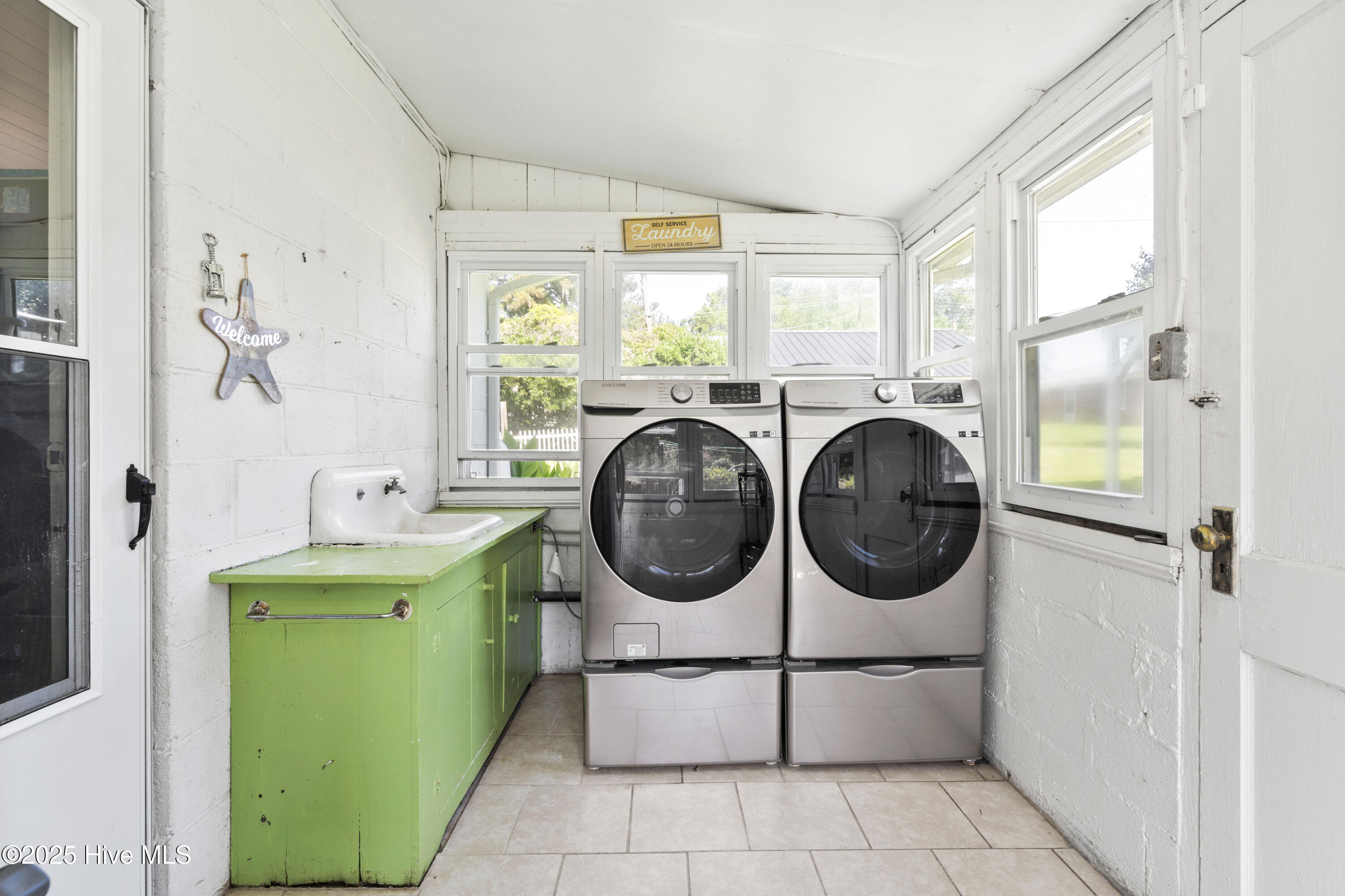 100510078 | Photo 21