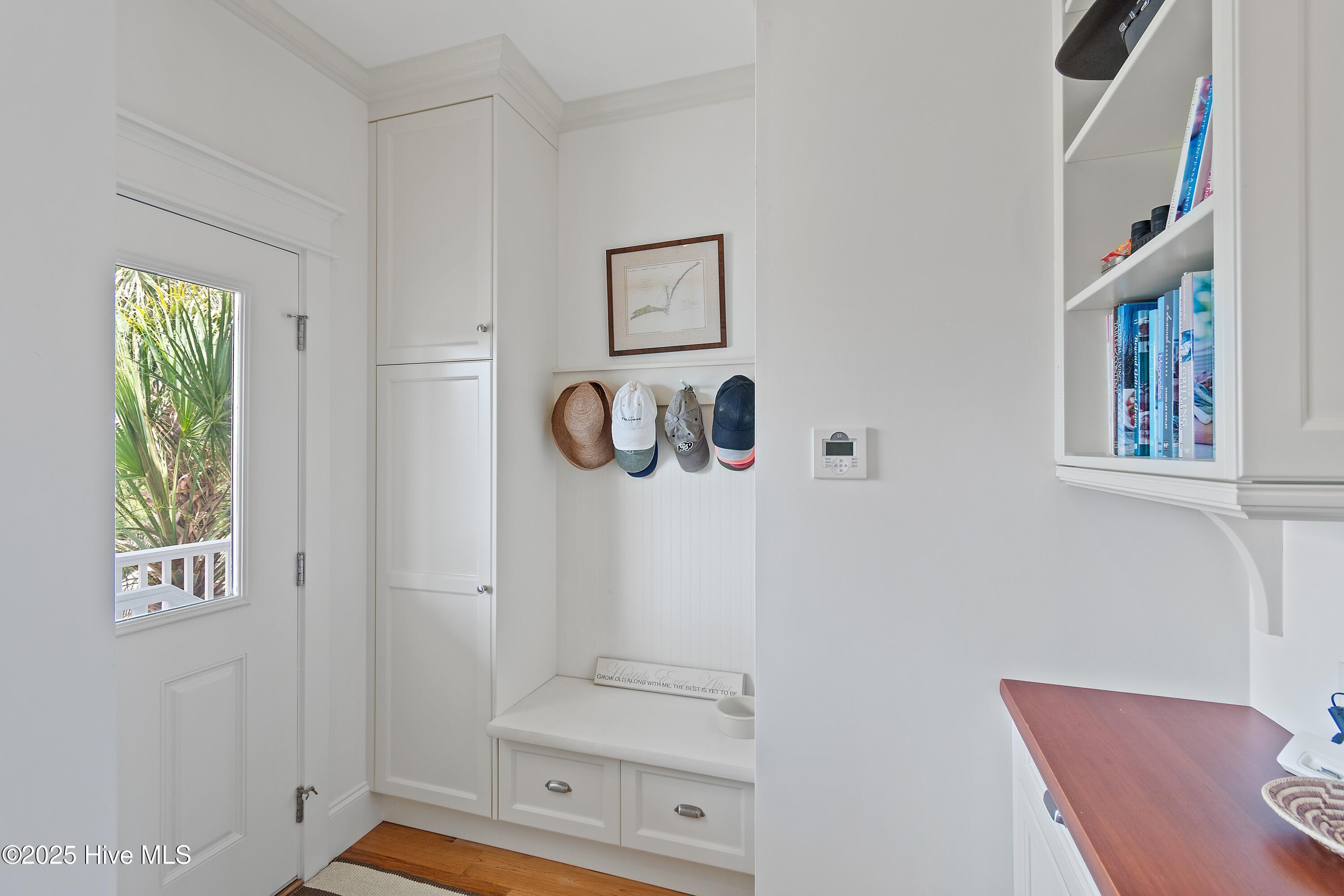 100519693 | Photo 11