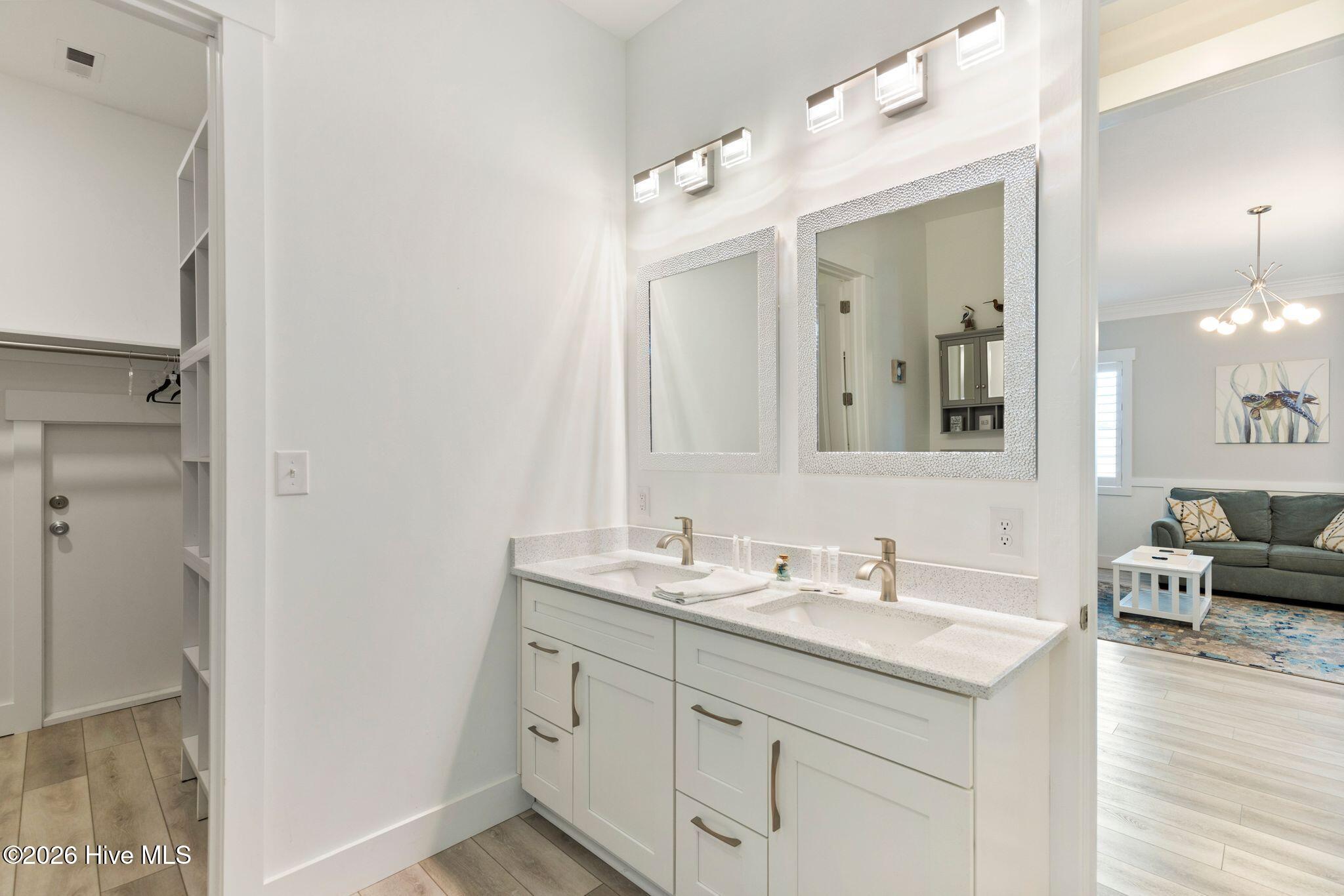 100551574 | Photo 64