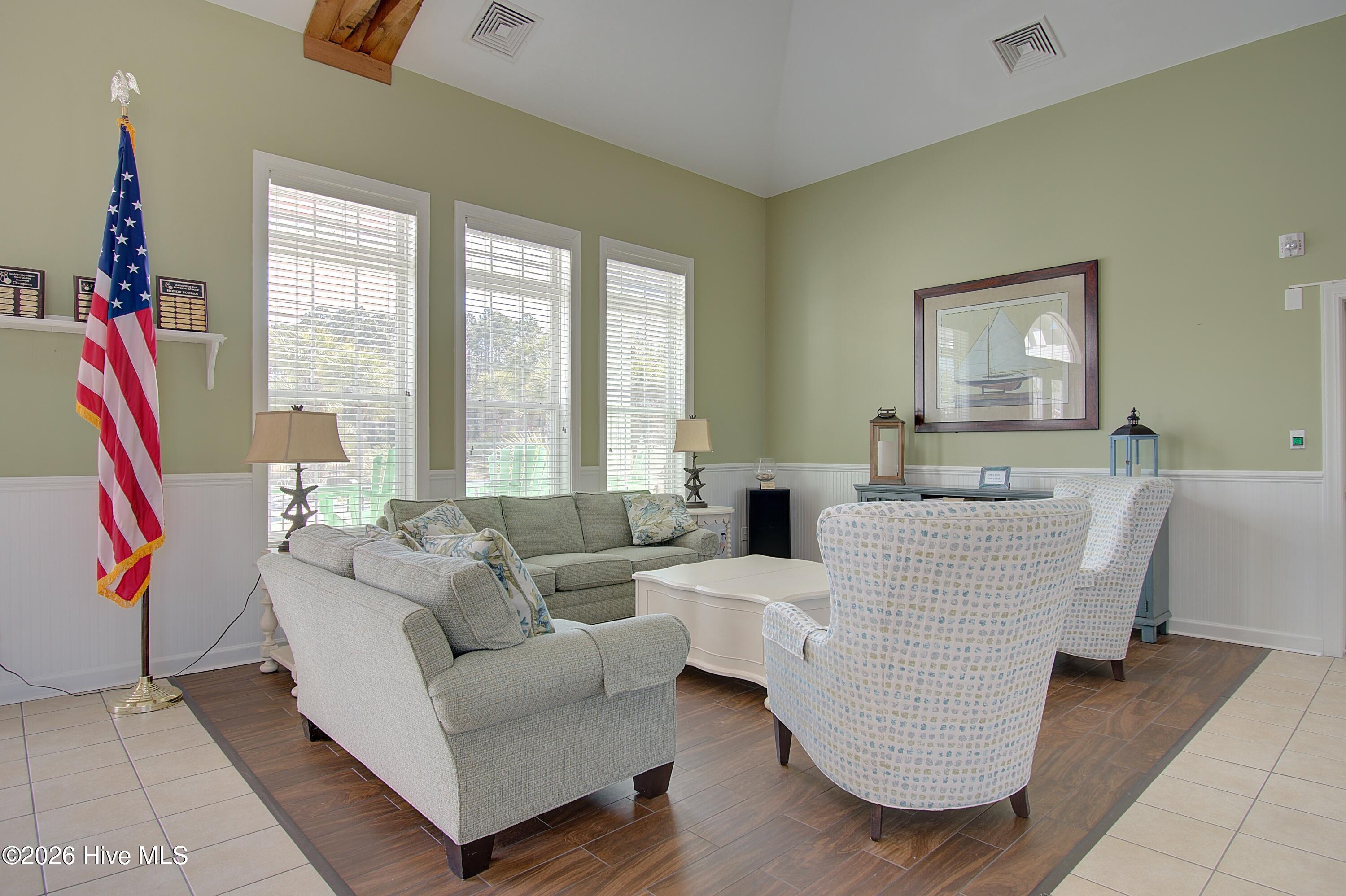 100549811 | Photo 71