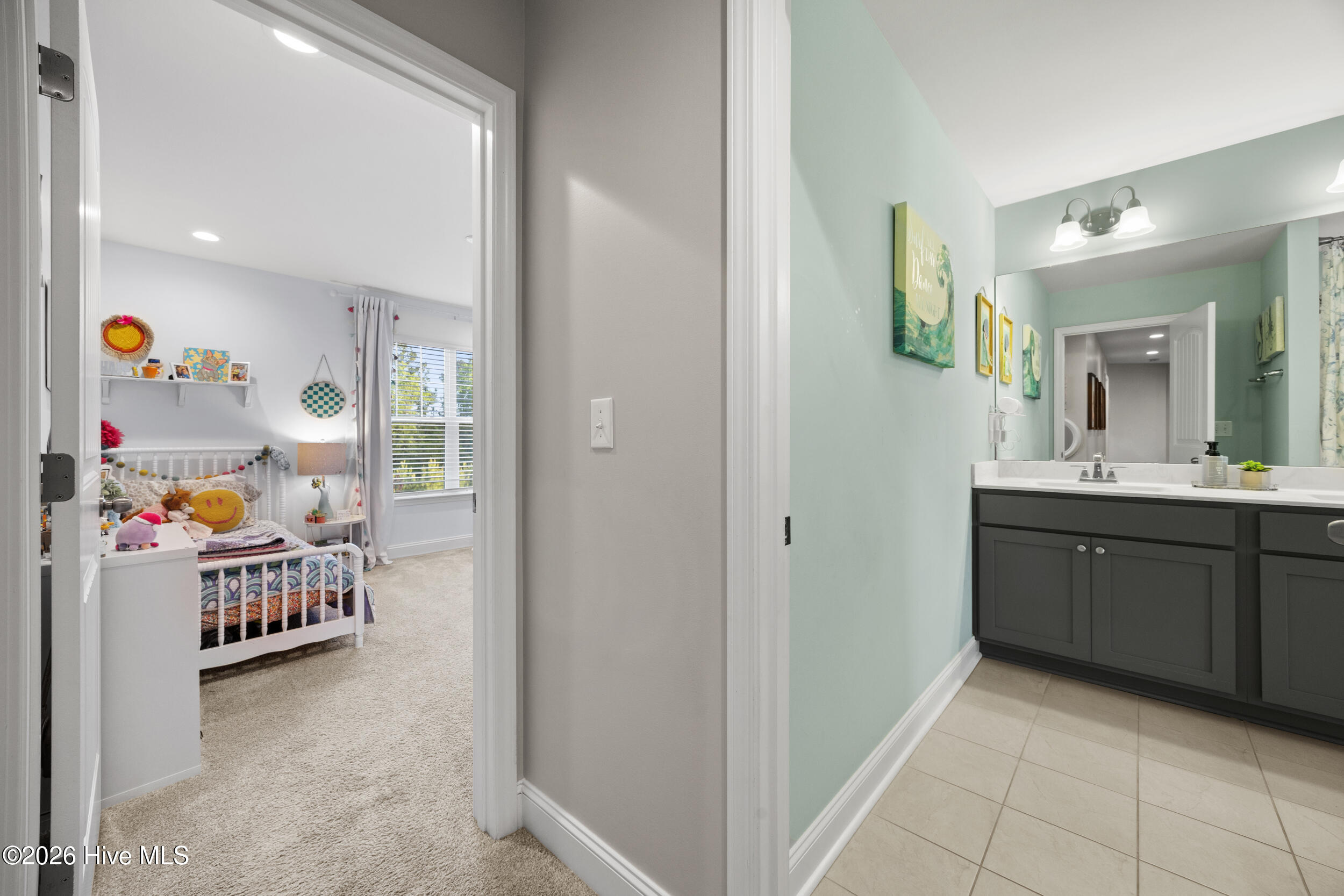 100566940 | Photo 48