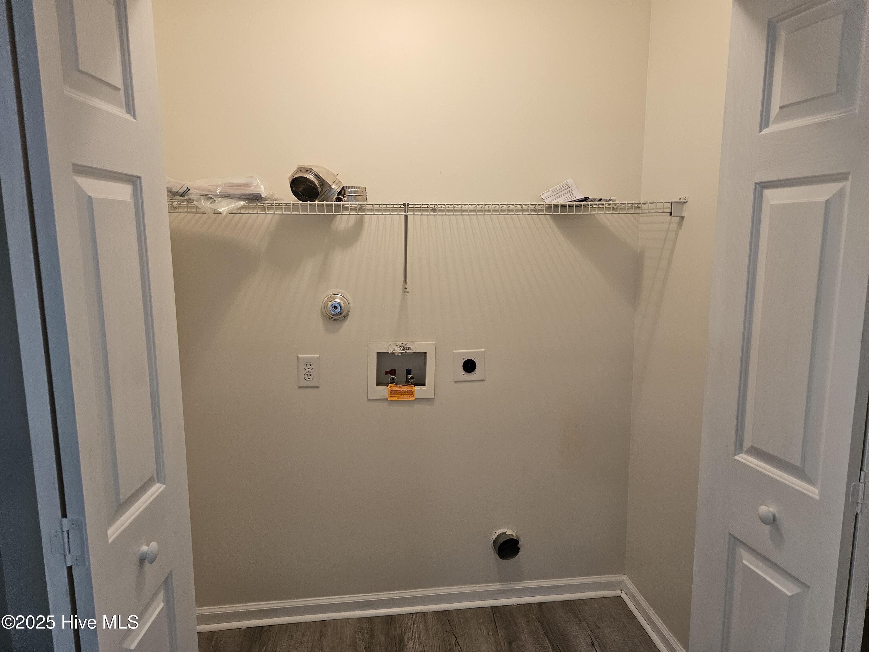 100530882 | Photo 14