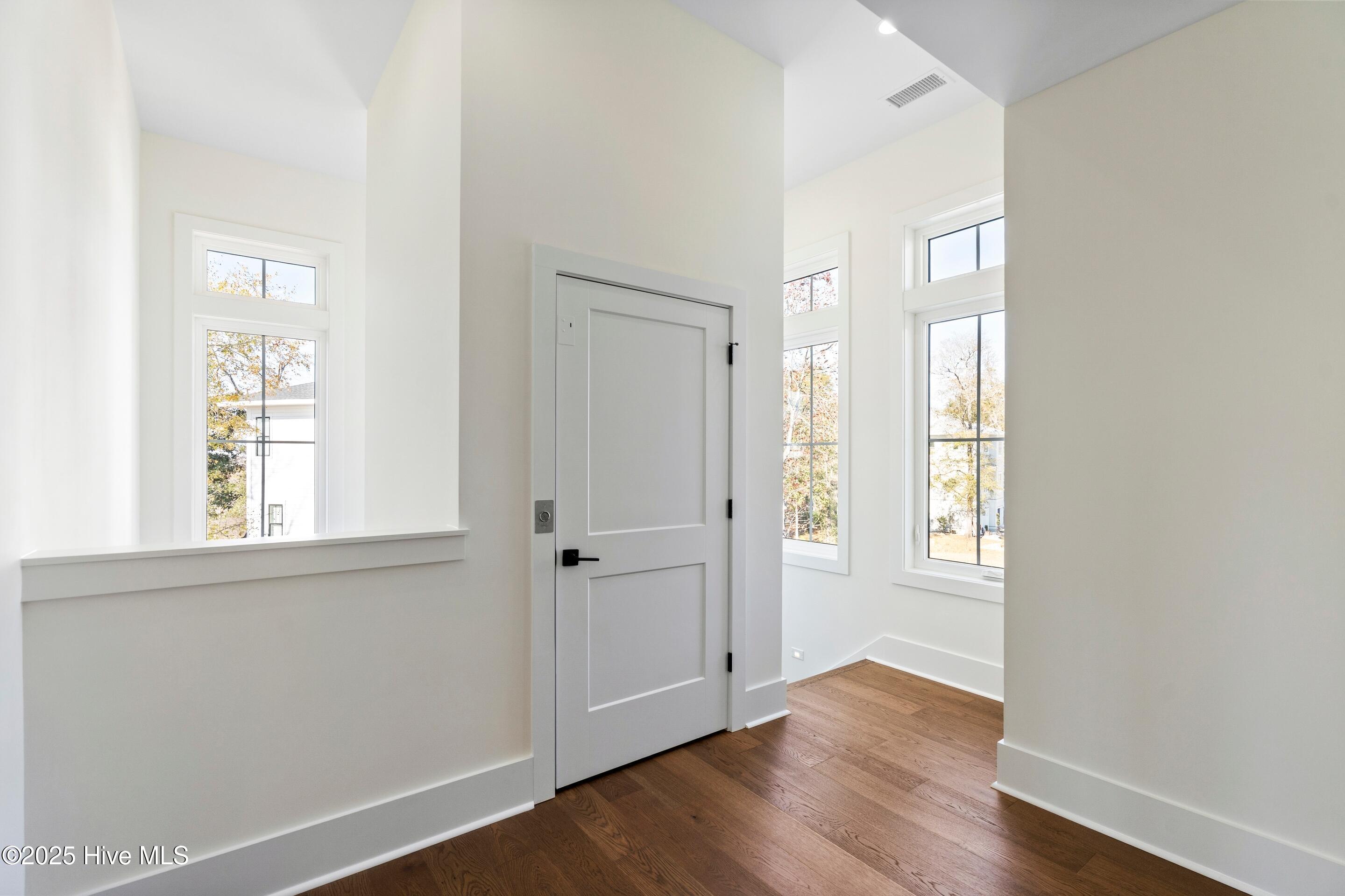 100545730 | Photo 59