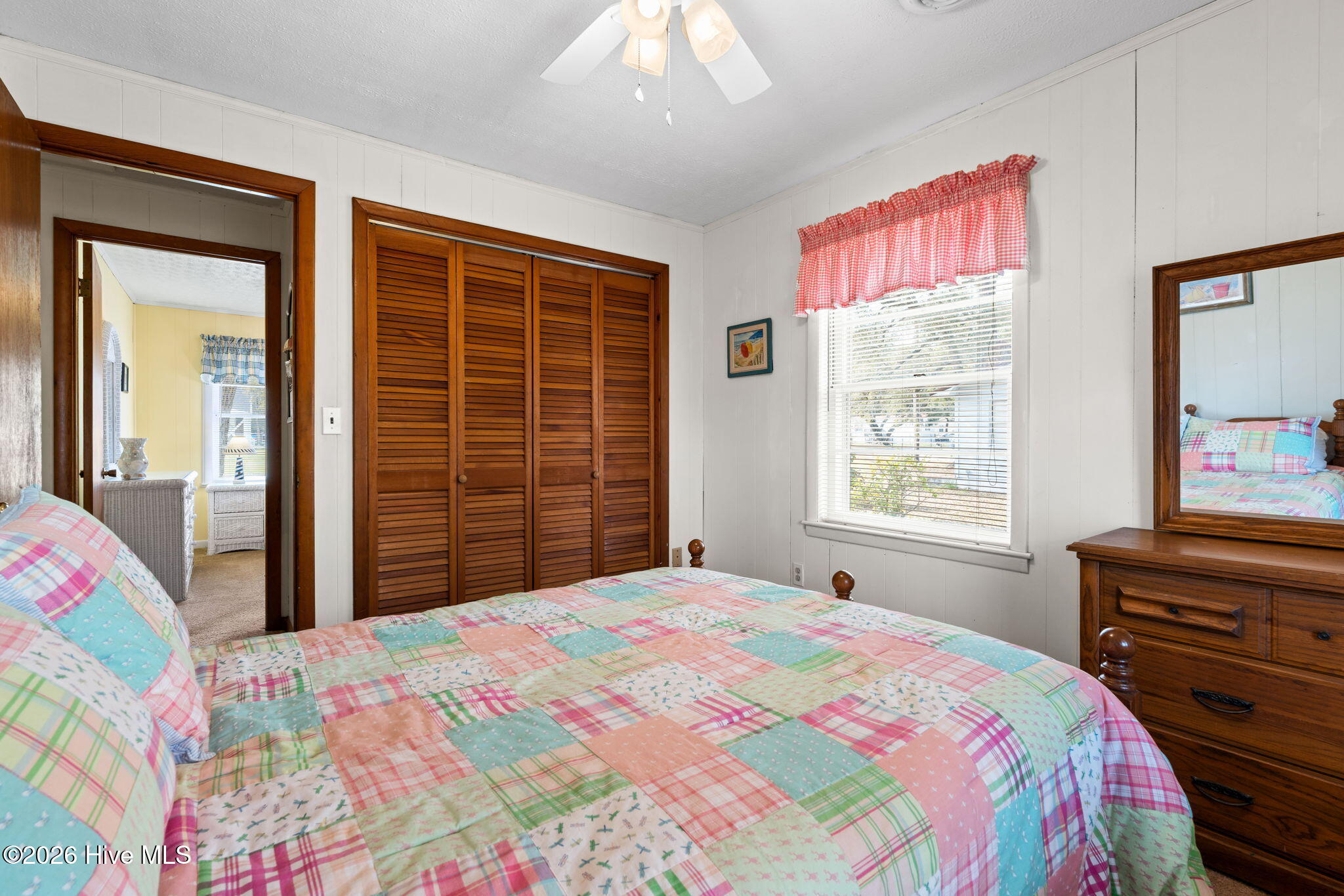 100562927 | Photo 11