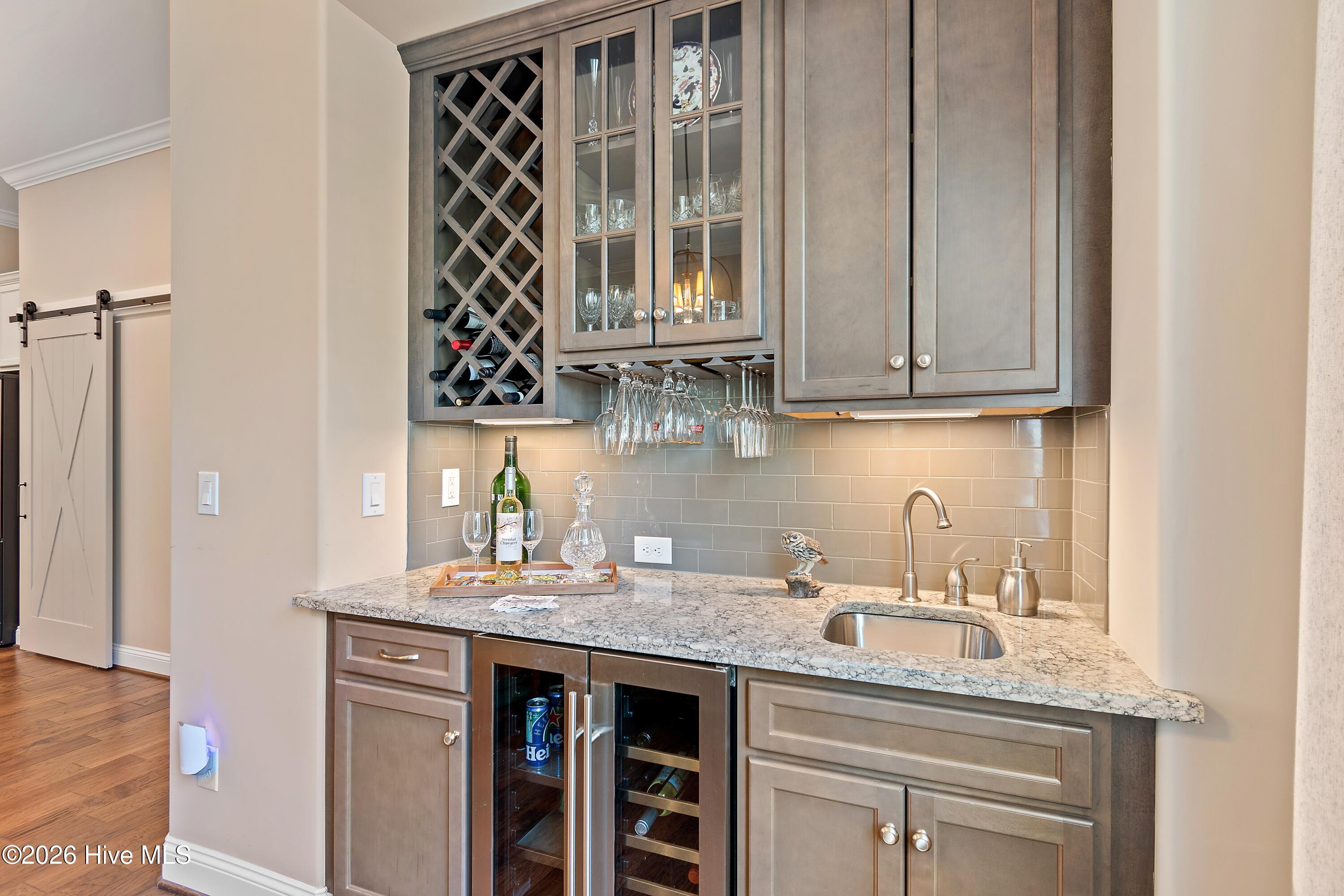 100568990 | Photo 29