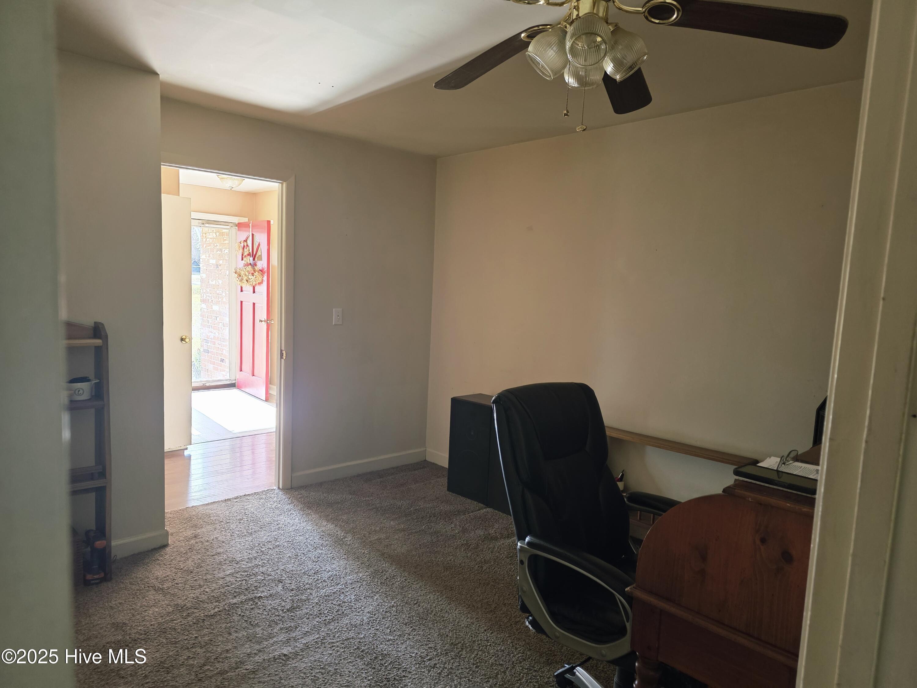 100542999 | Photo 16