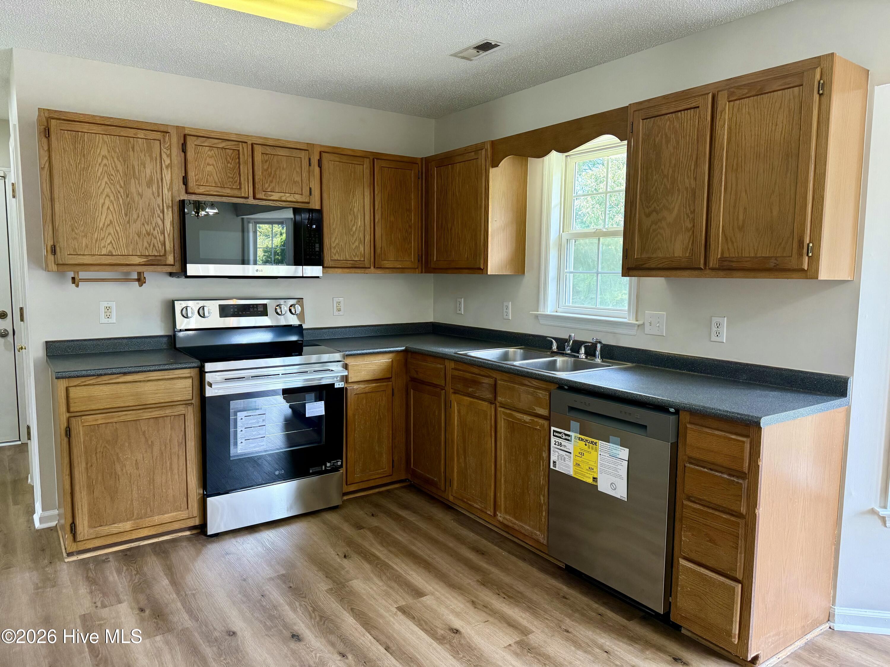 812 Commons Drive N, Jacksonville, NC 28546 – photo 8