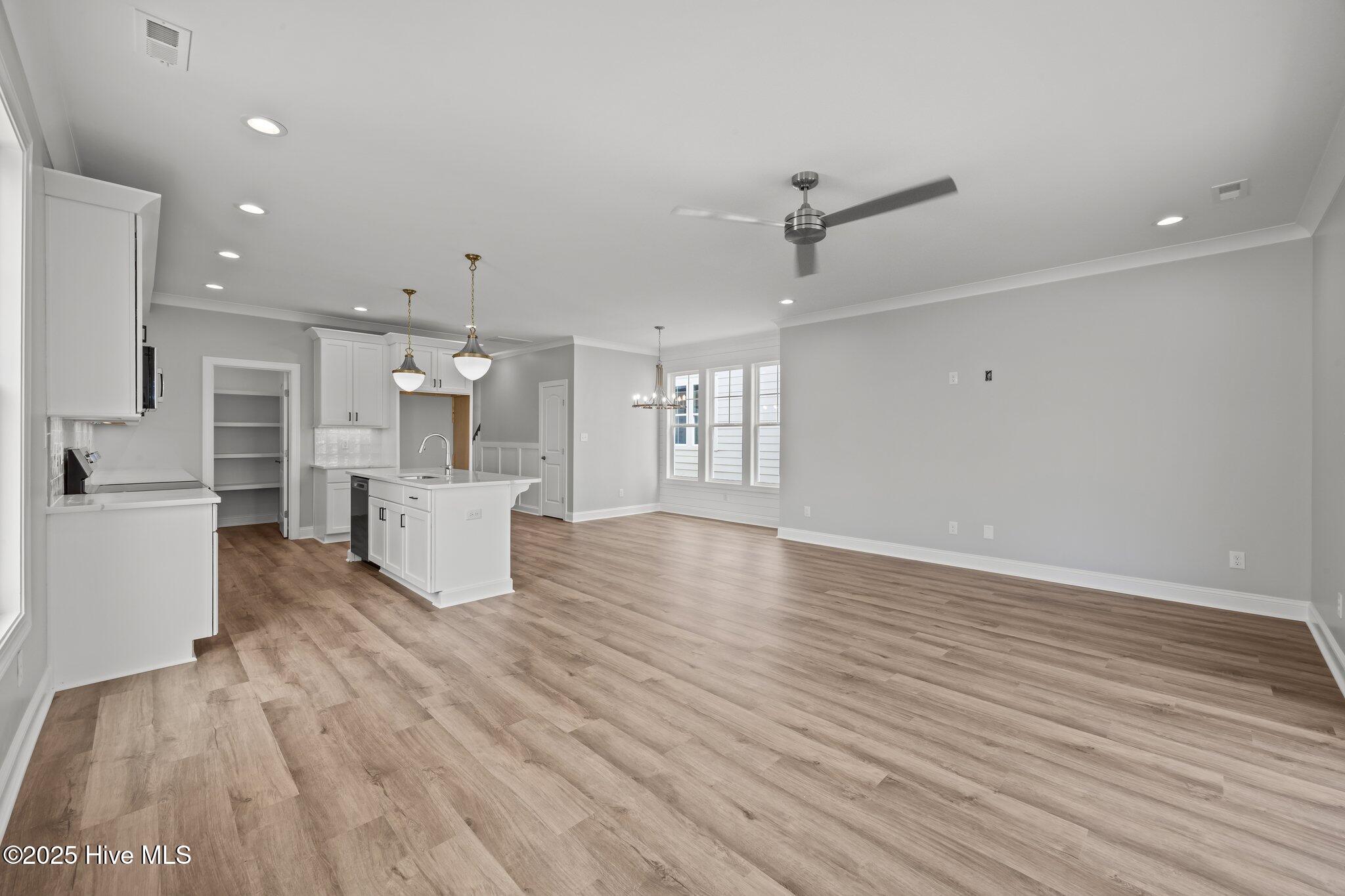 15-web-or-mls-0C0A8682