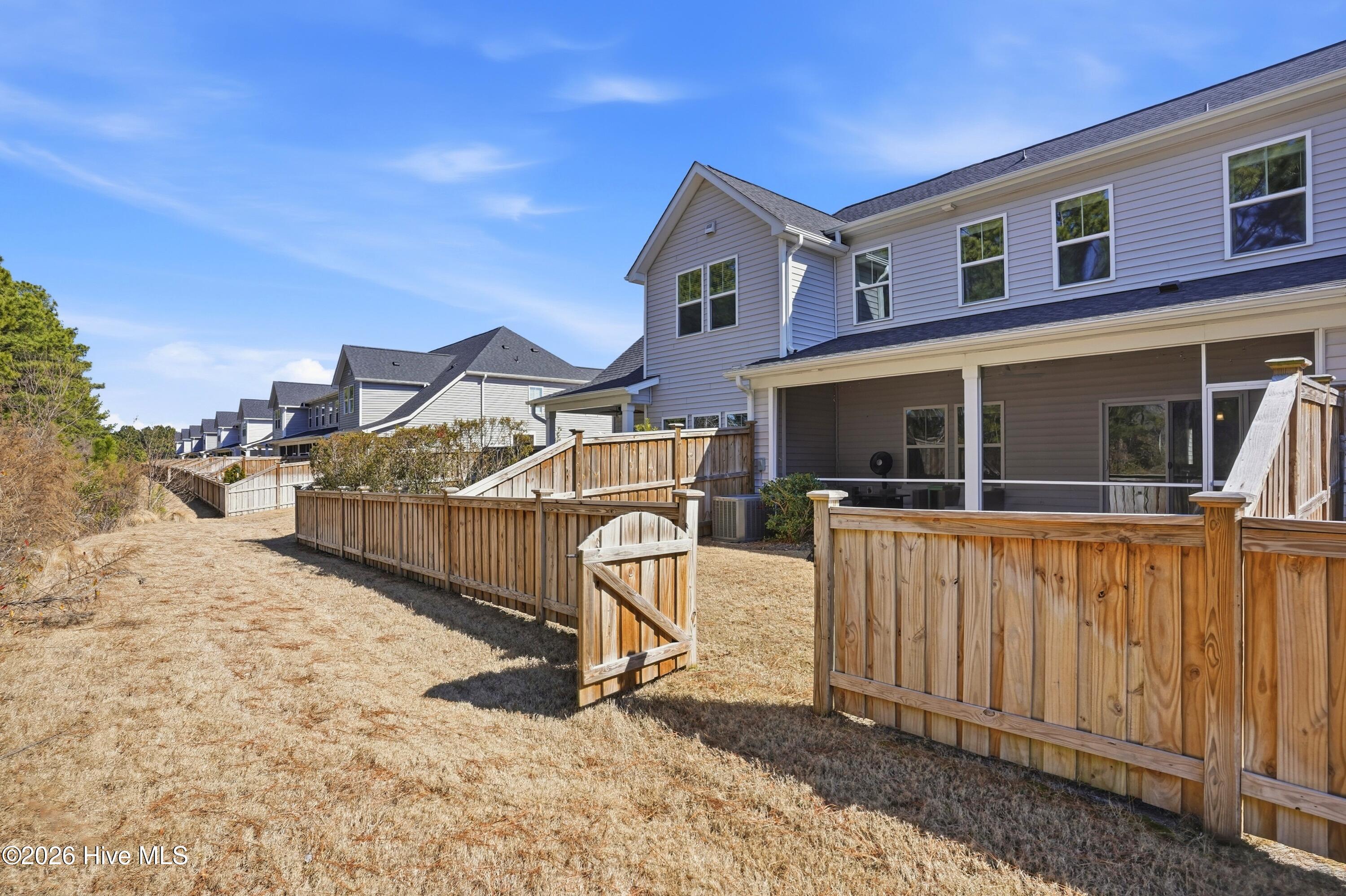 100555182 | Photo 33