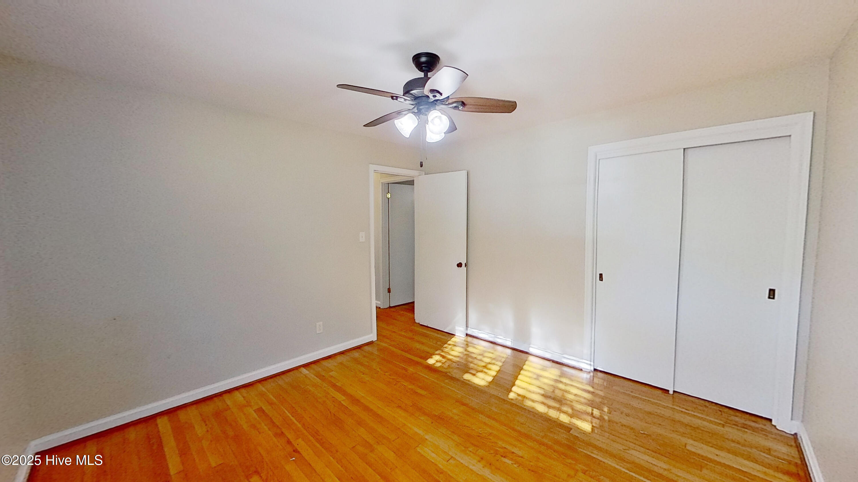 100544285 | Photo 18