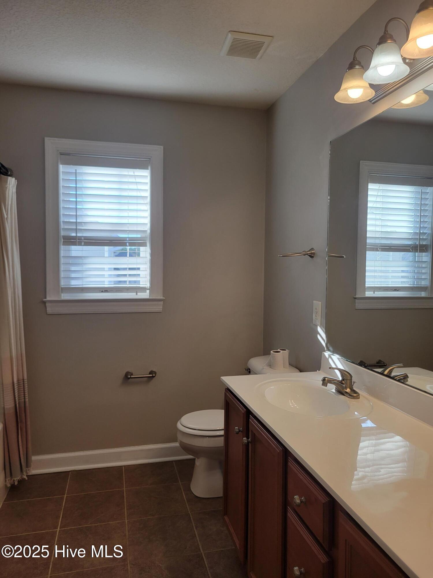 100537987 | Photo 13