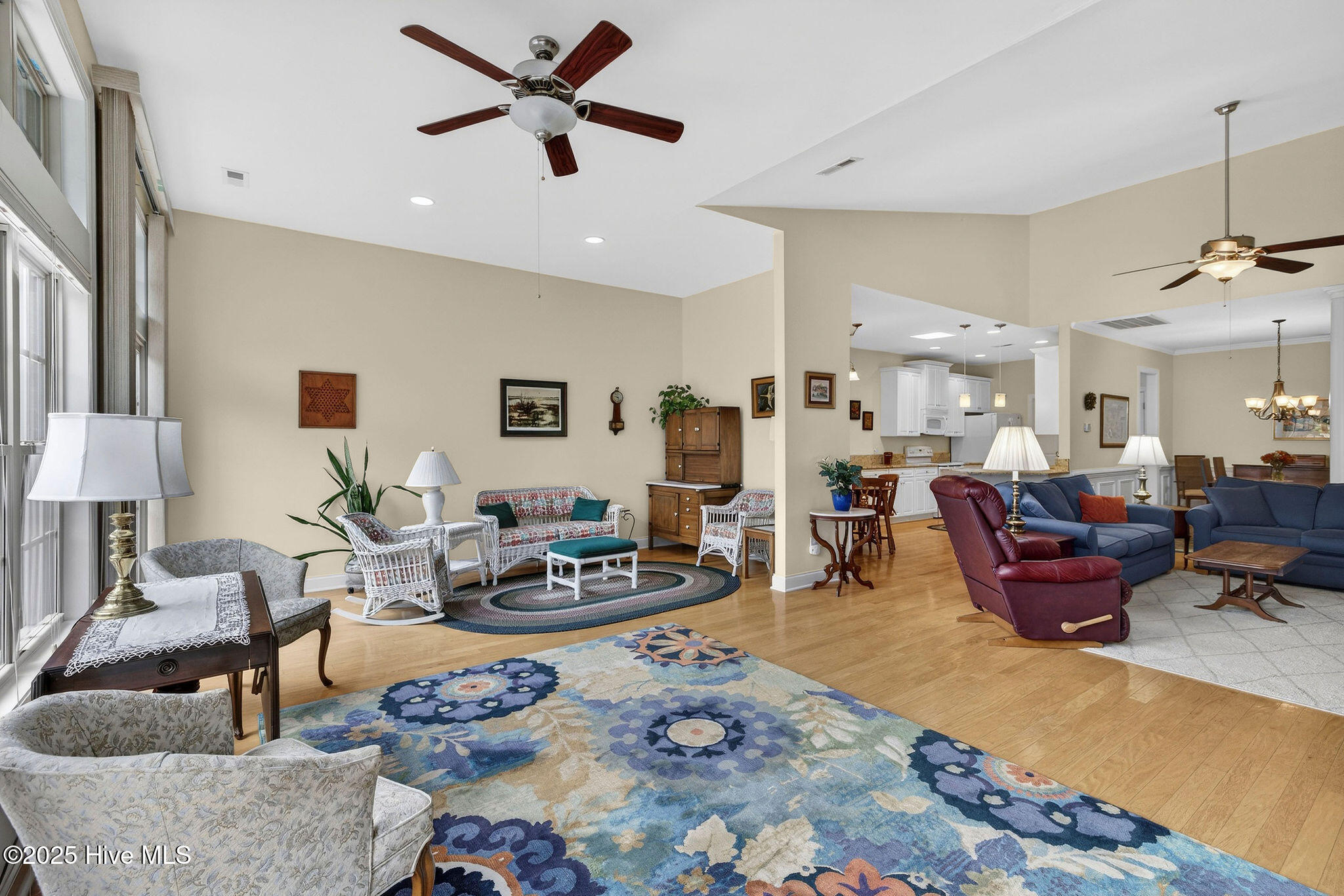 100544453 | Photo 14