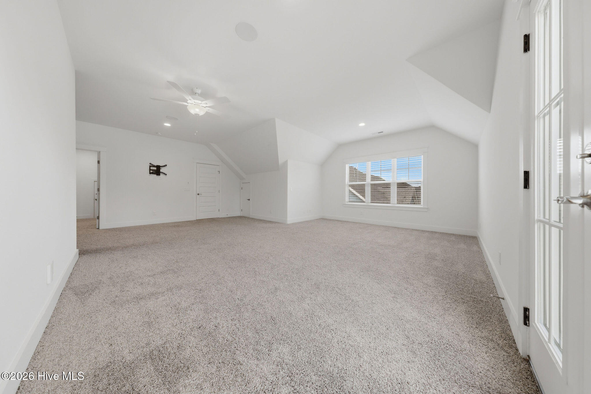 100562967 | Photo 46