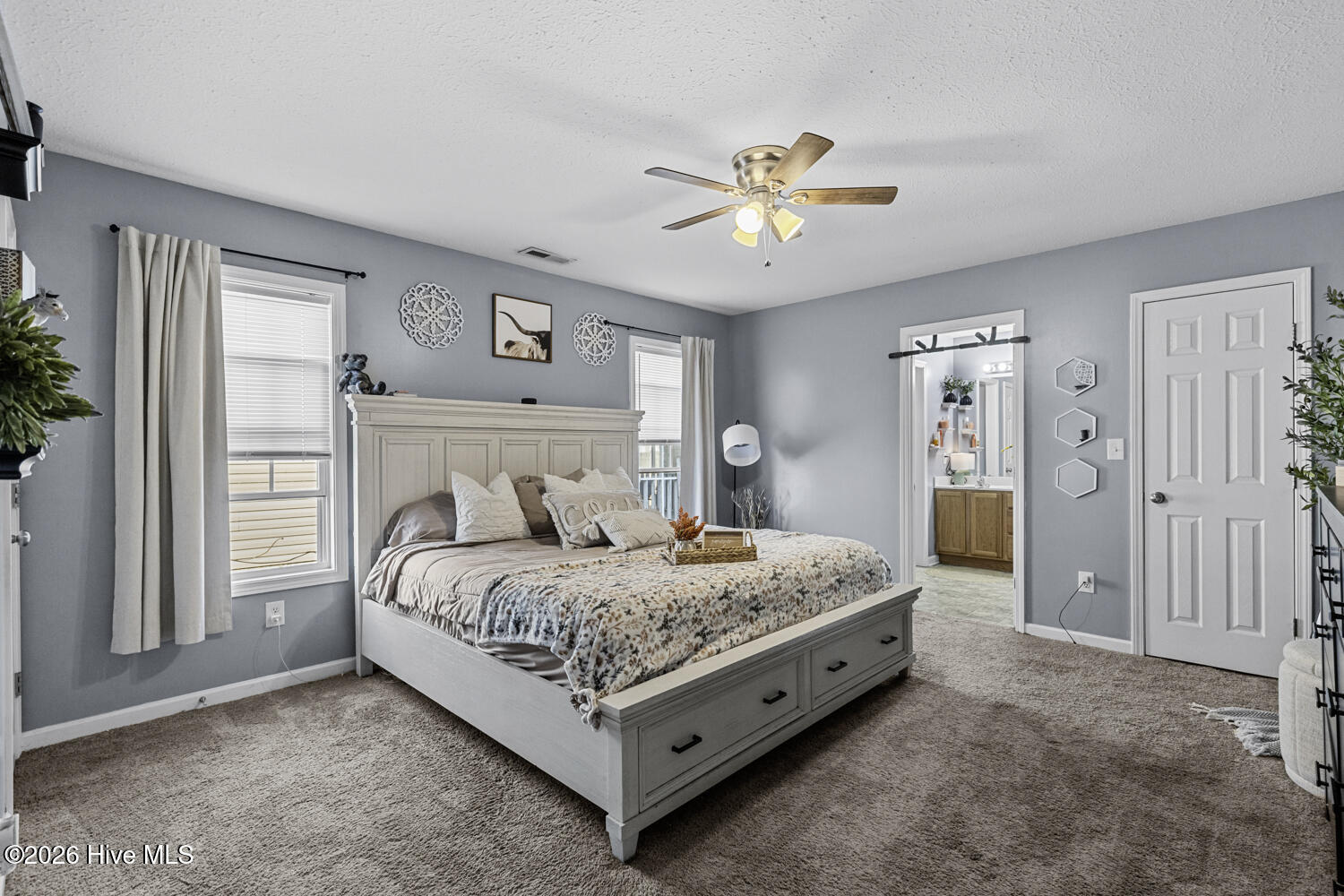 100549776 | Photo 14