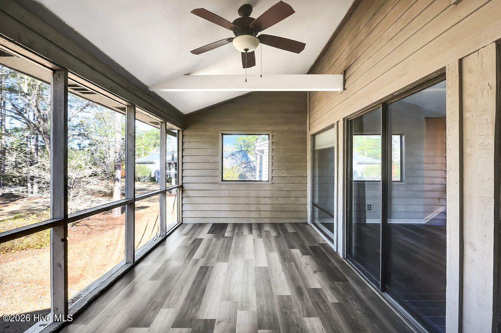 100556697 | Photo 30