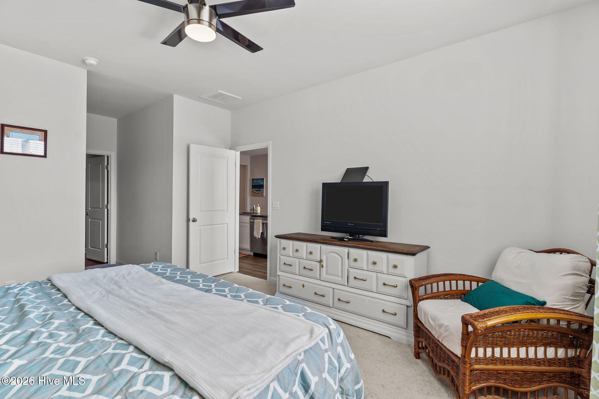 100569205 | Photo 29