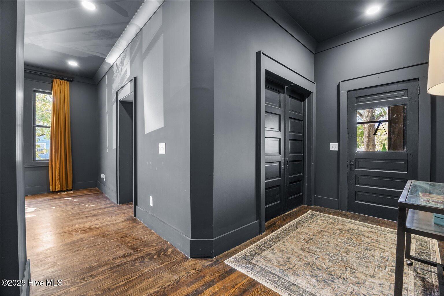 100537963 | Photo 12