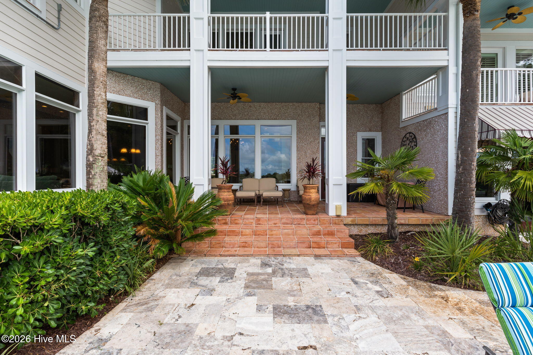 100554709 | Photo 38