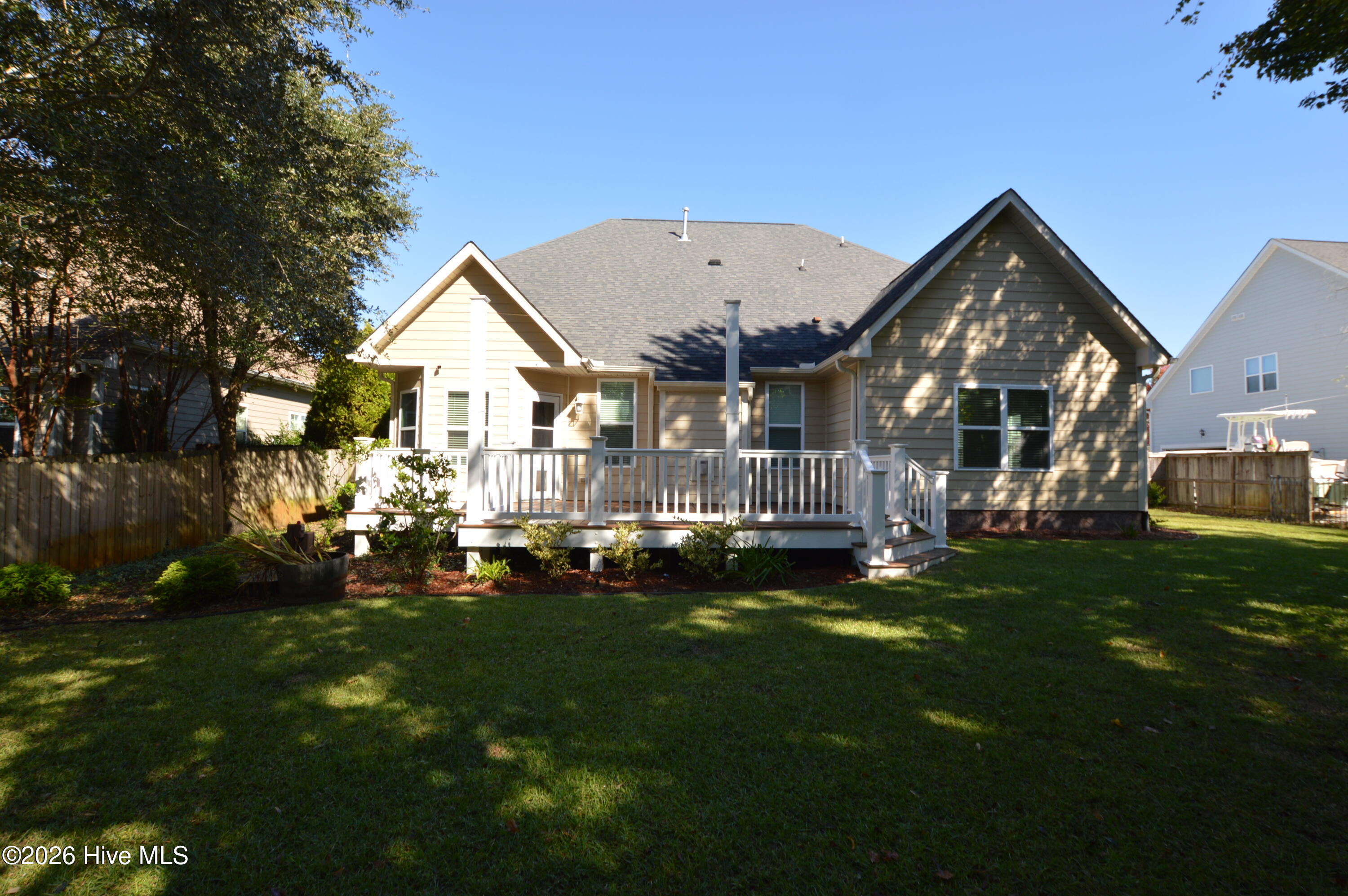 100568585 | Photo 30