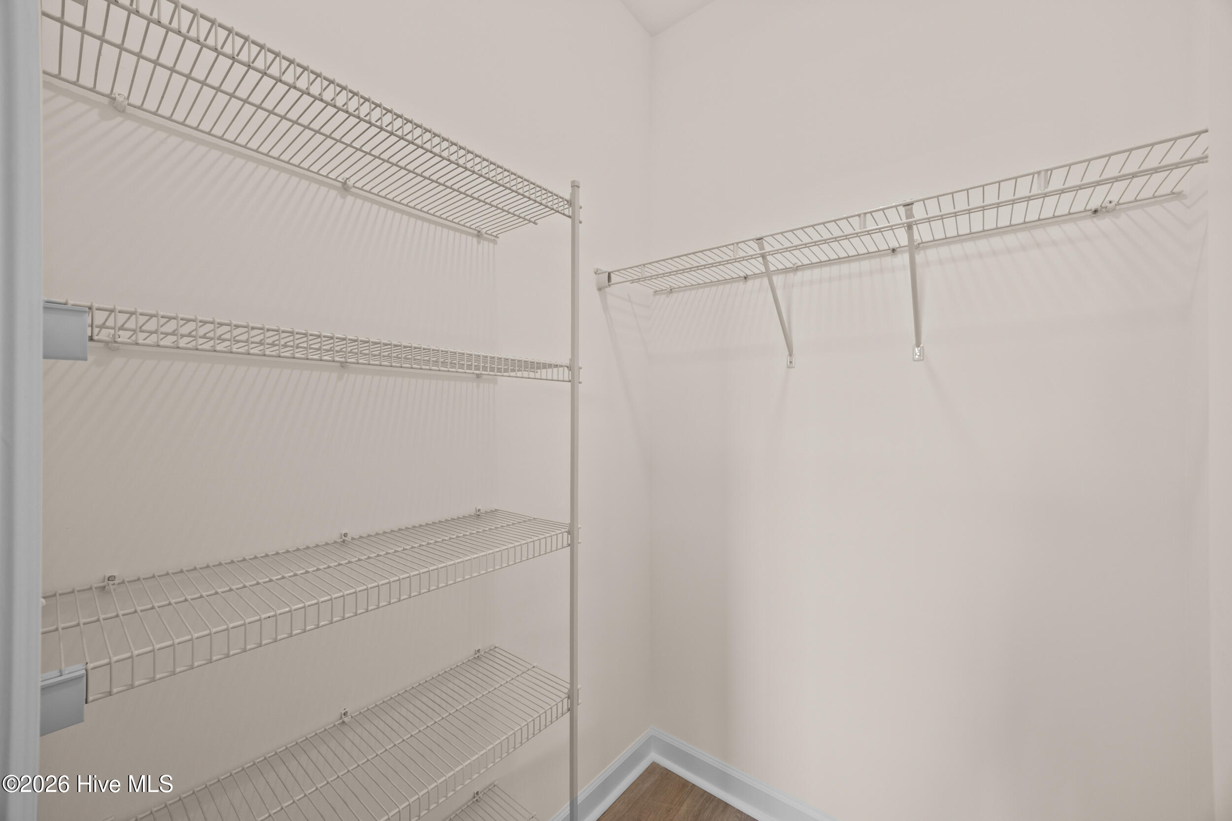 100545866 | Photo 33