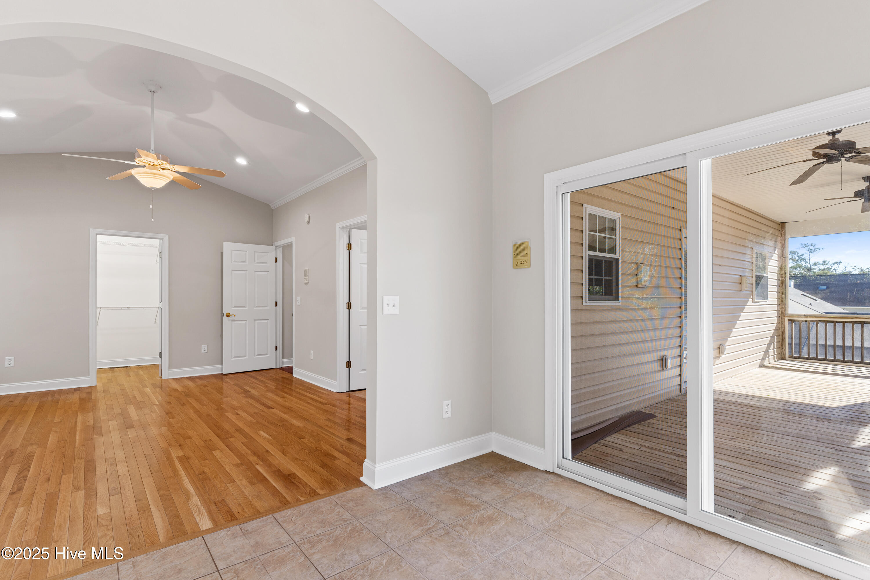 100482741 | Photo 17