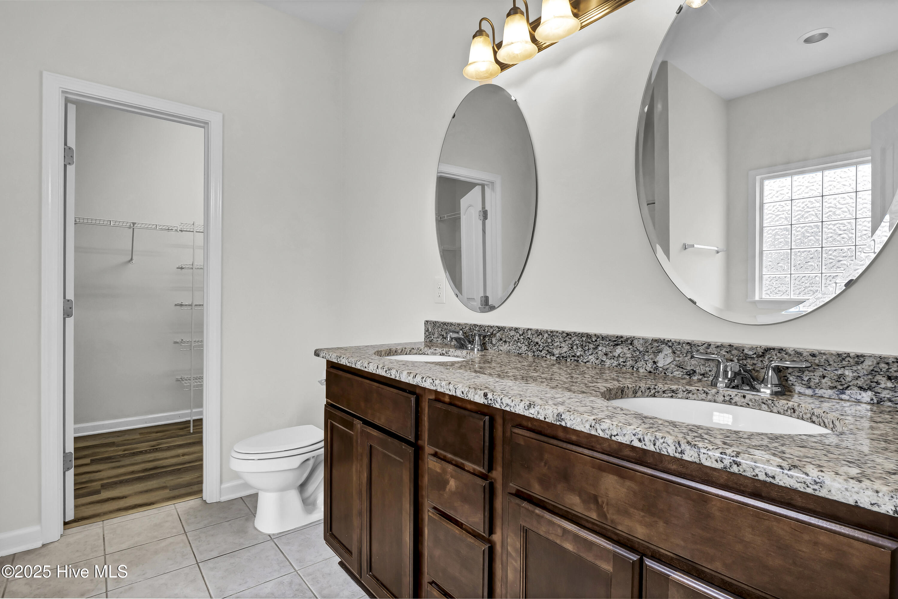 100488787 | Photo 17