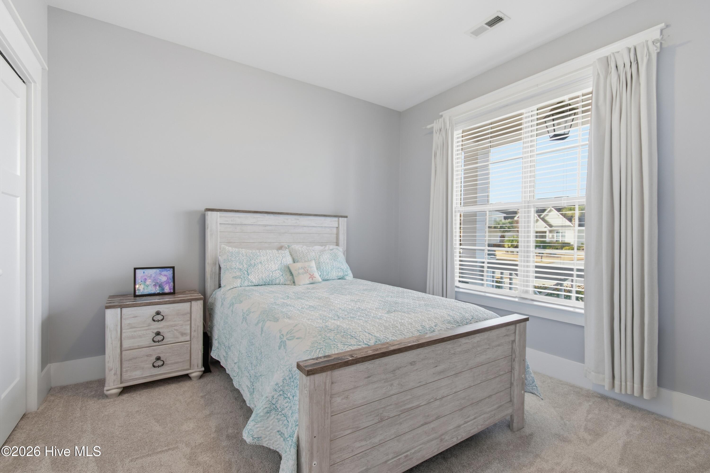 100547463 | Photo 33