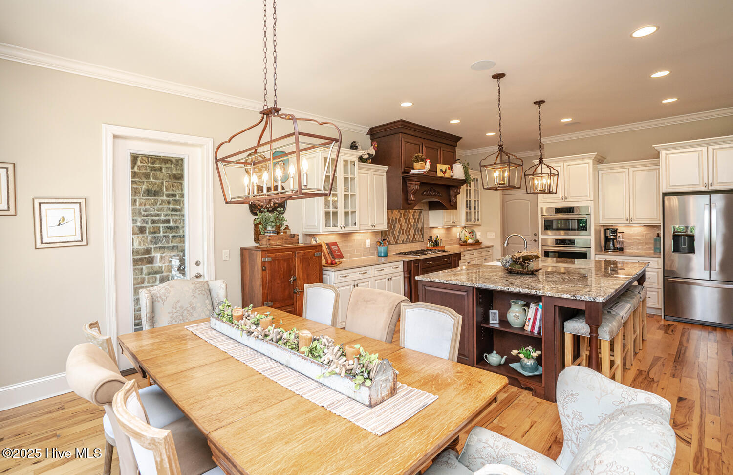 100514685 | Photo 25